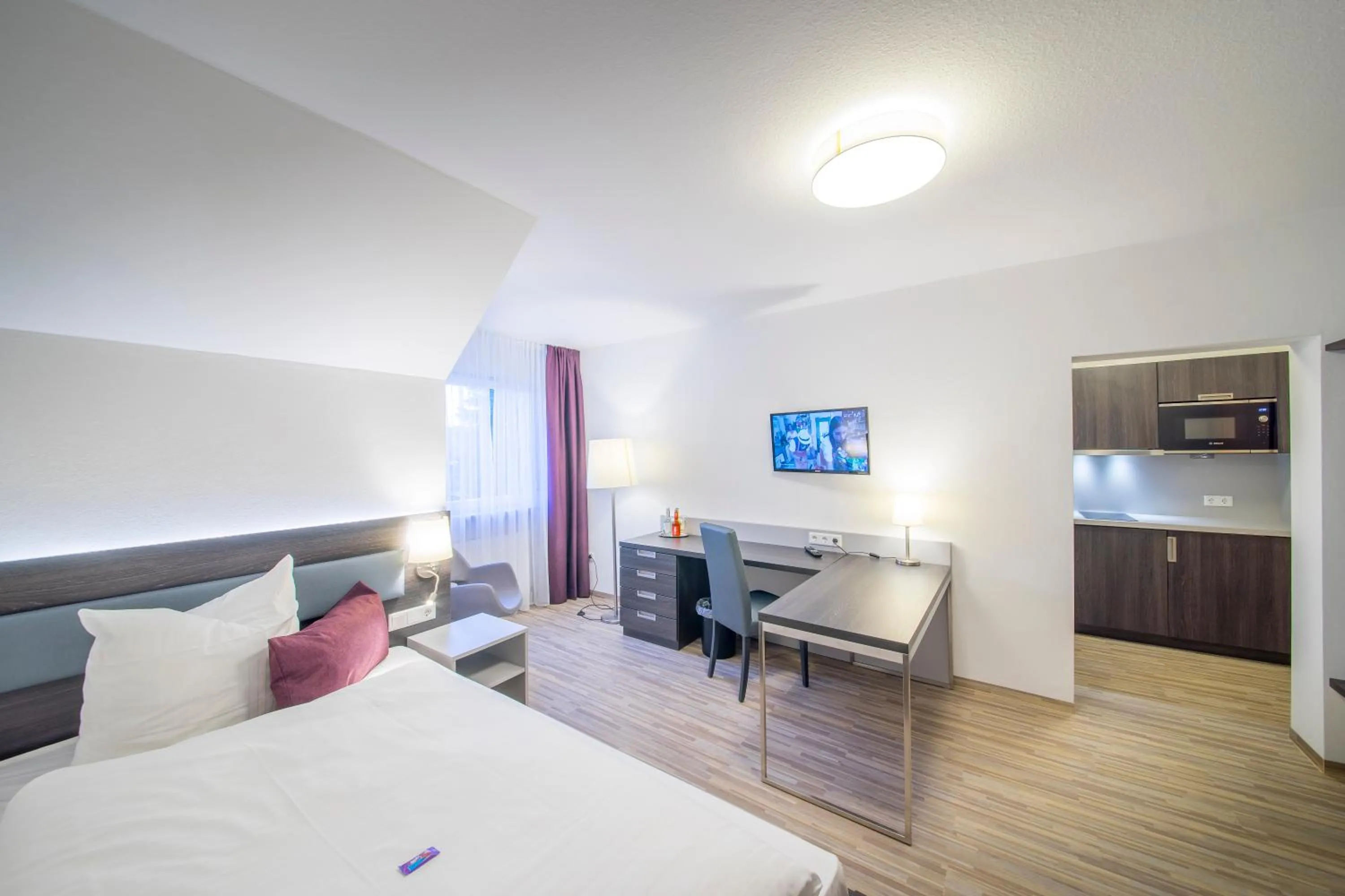 Photo of the whole room, Bed in Hotel Nürnberger Hof