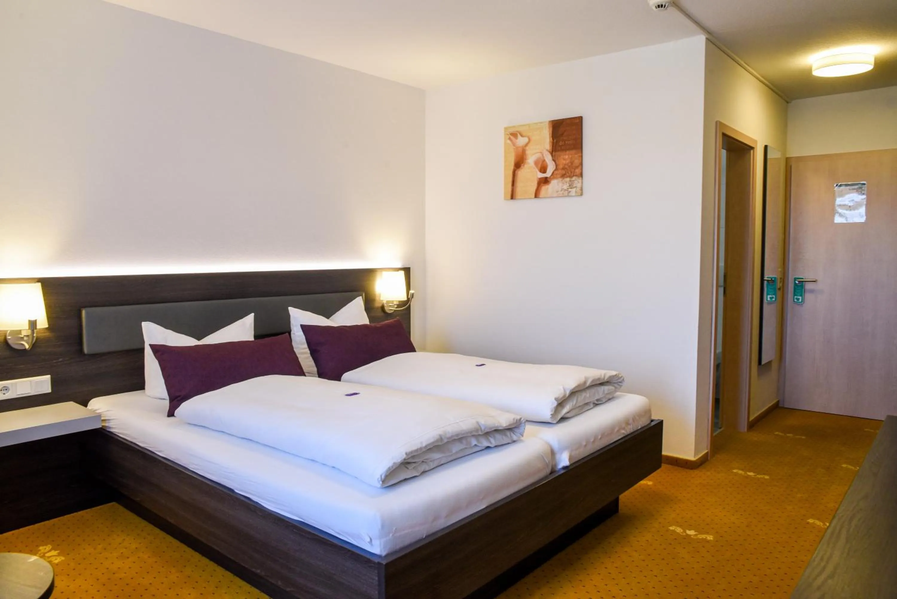 Photo of the whole room, Bed in Hotel Nürnberger Hof