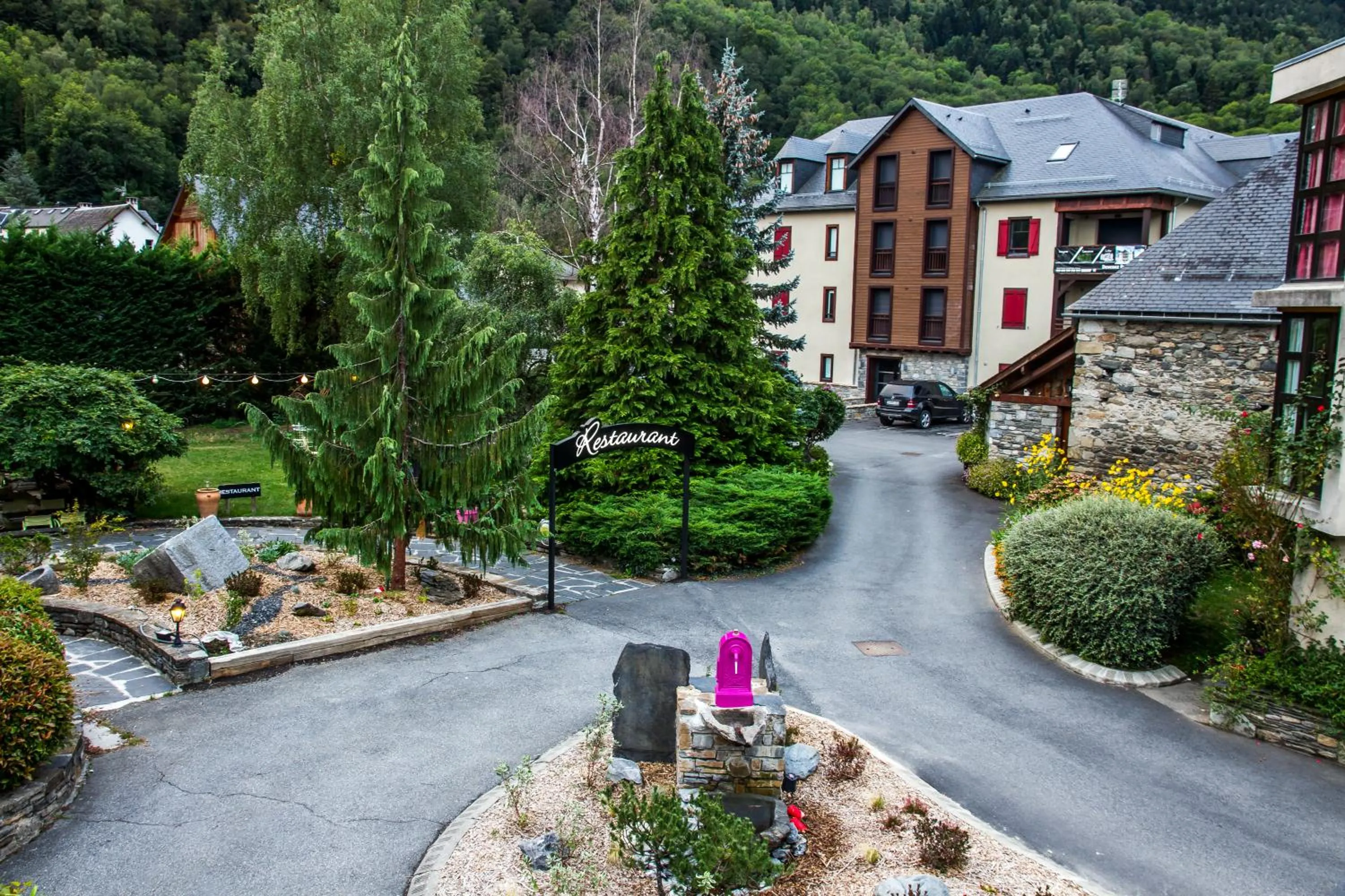 Garden view in Hôtel Mir