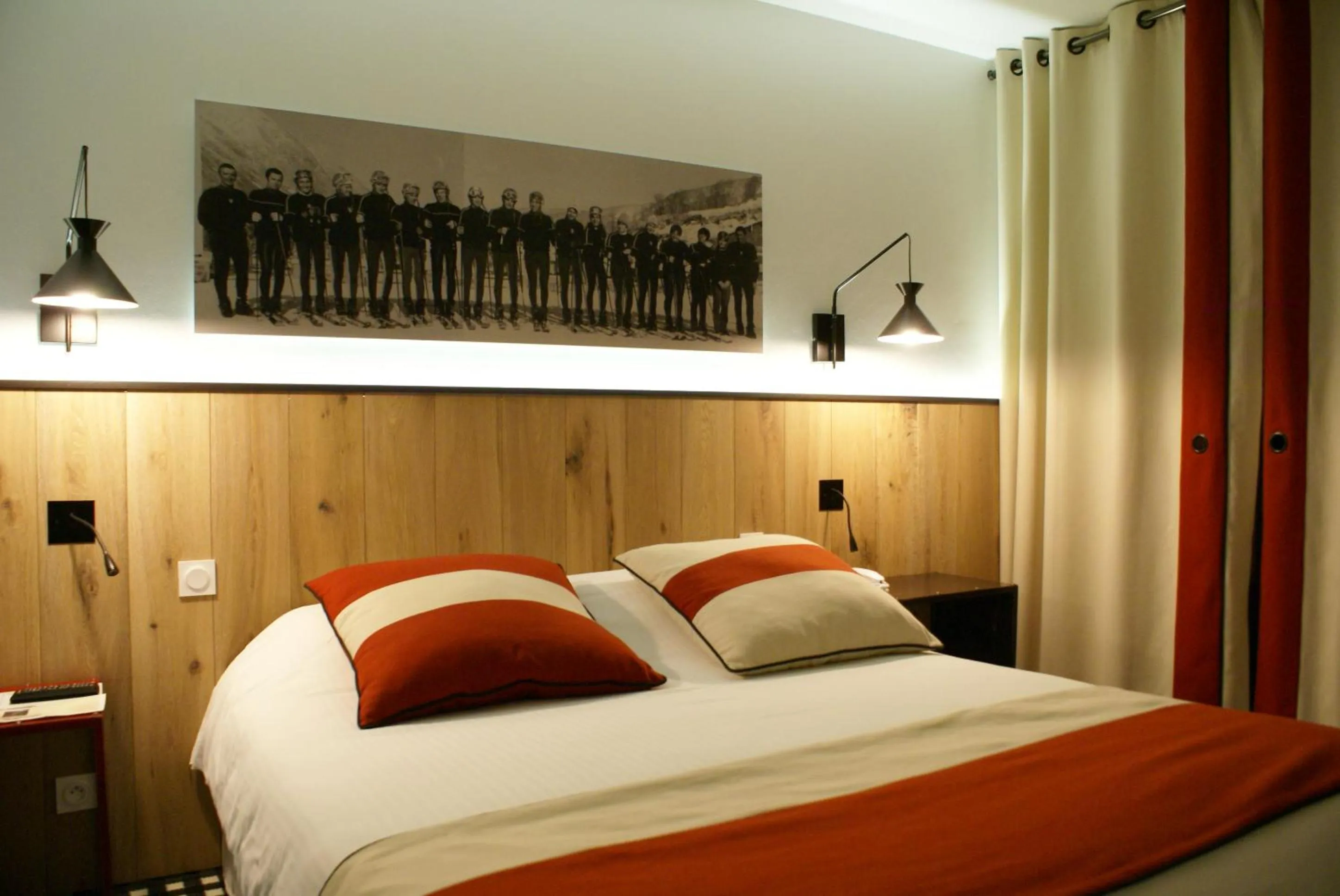 Balcony/Terrace, Bed in Hôtel Mir