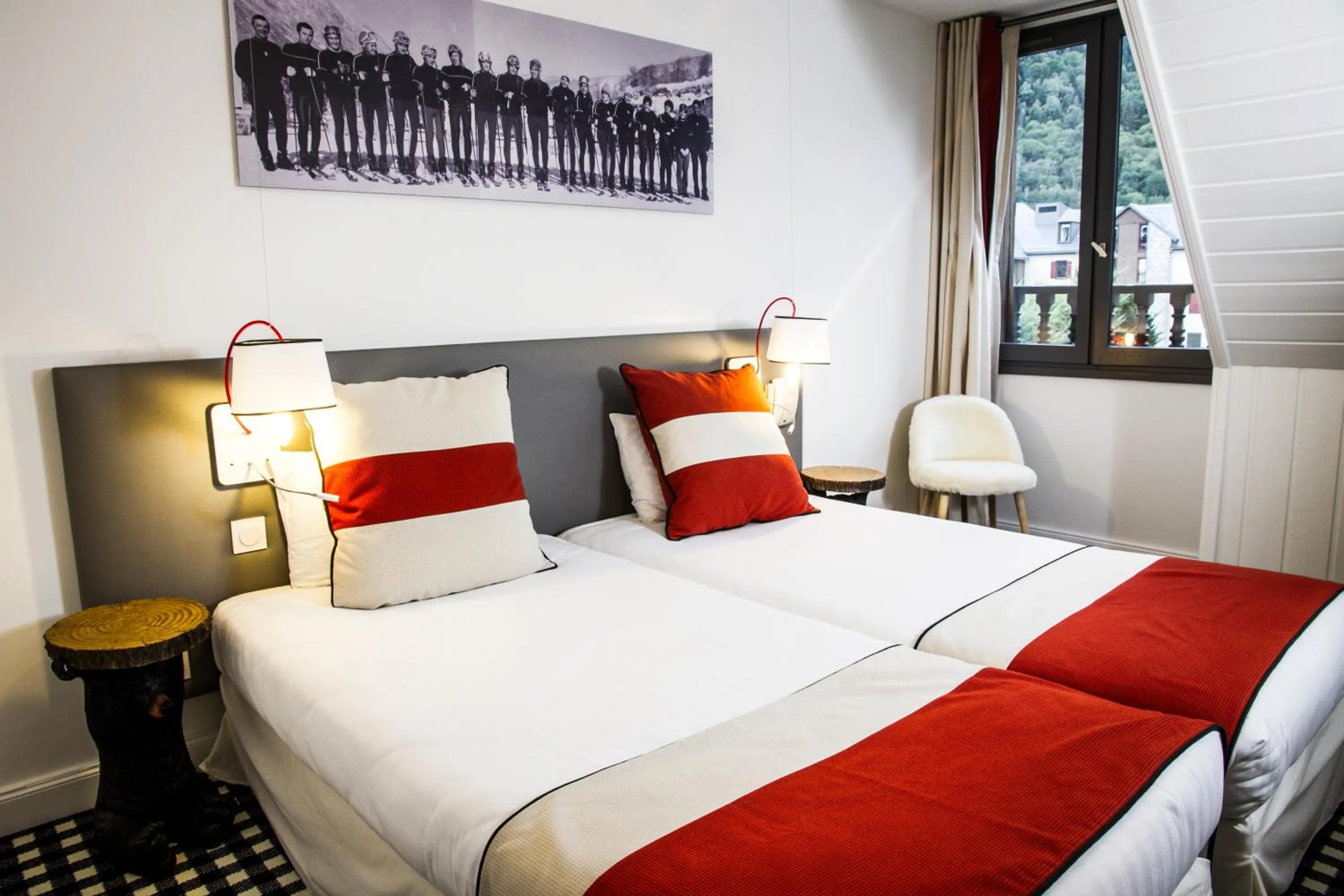 Photo of the whole room, Bed in Hôtel Mir