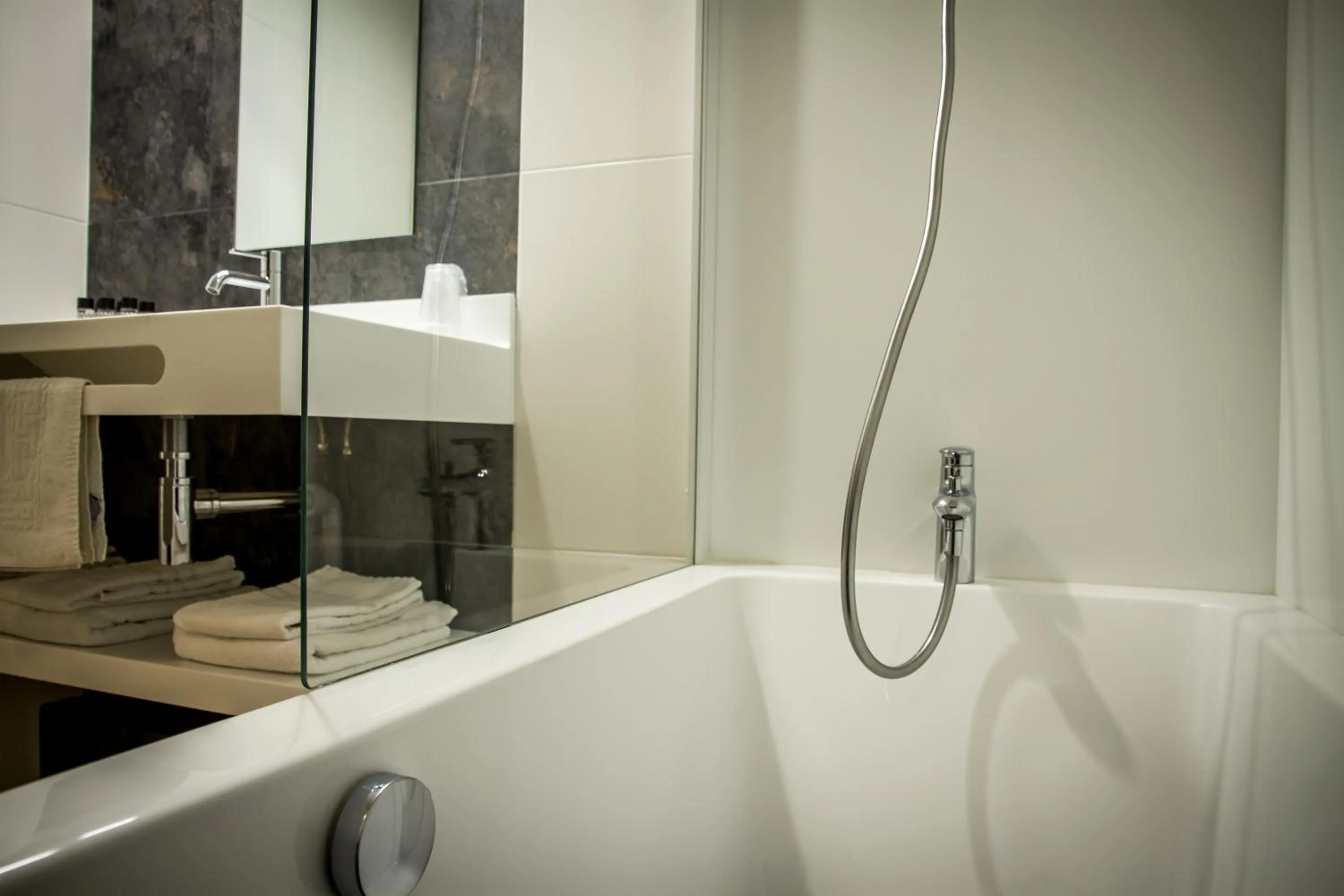Bathroom in Hôtel Mir