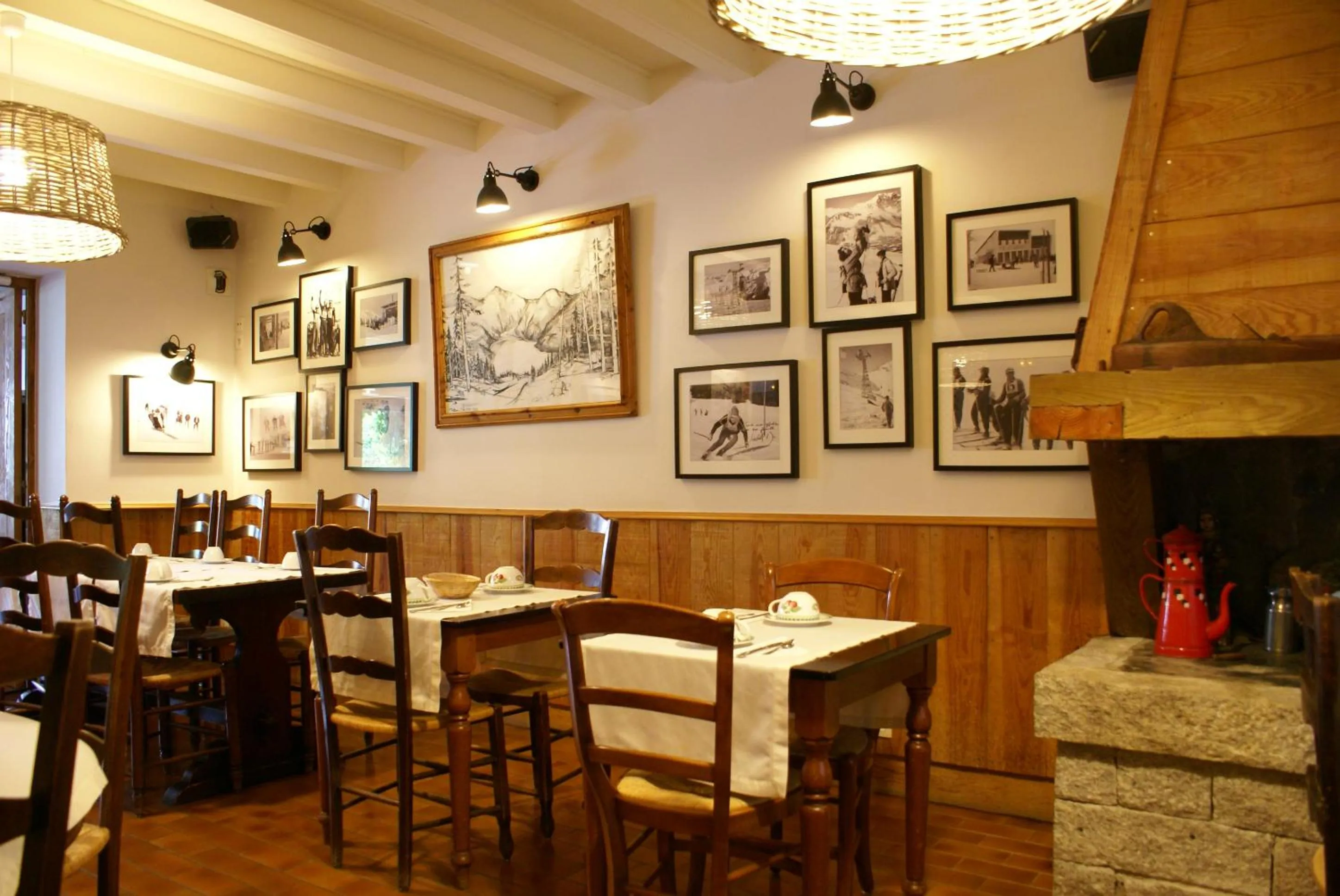 Buffet breakfast in Hôtel Mir