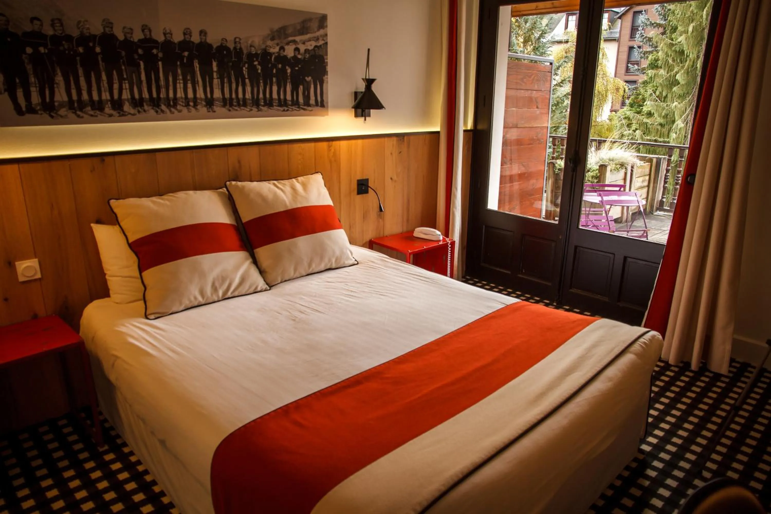 Photo of the whole room, Bed in Hôtel Mir