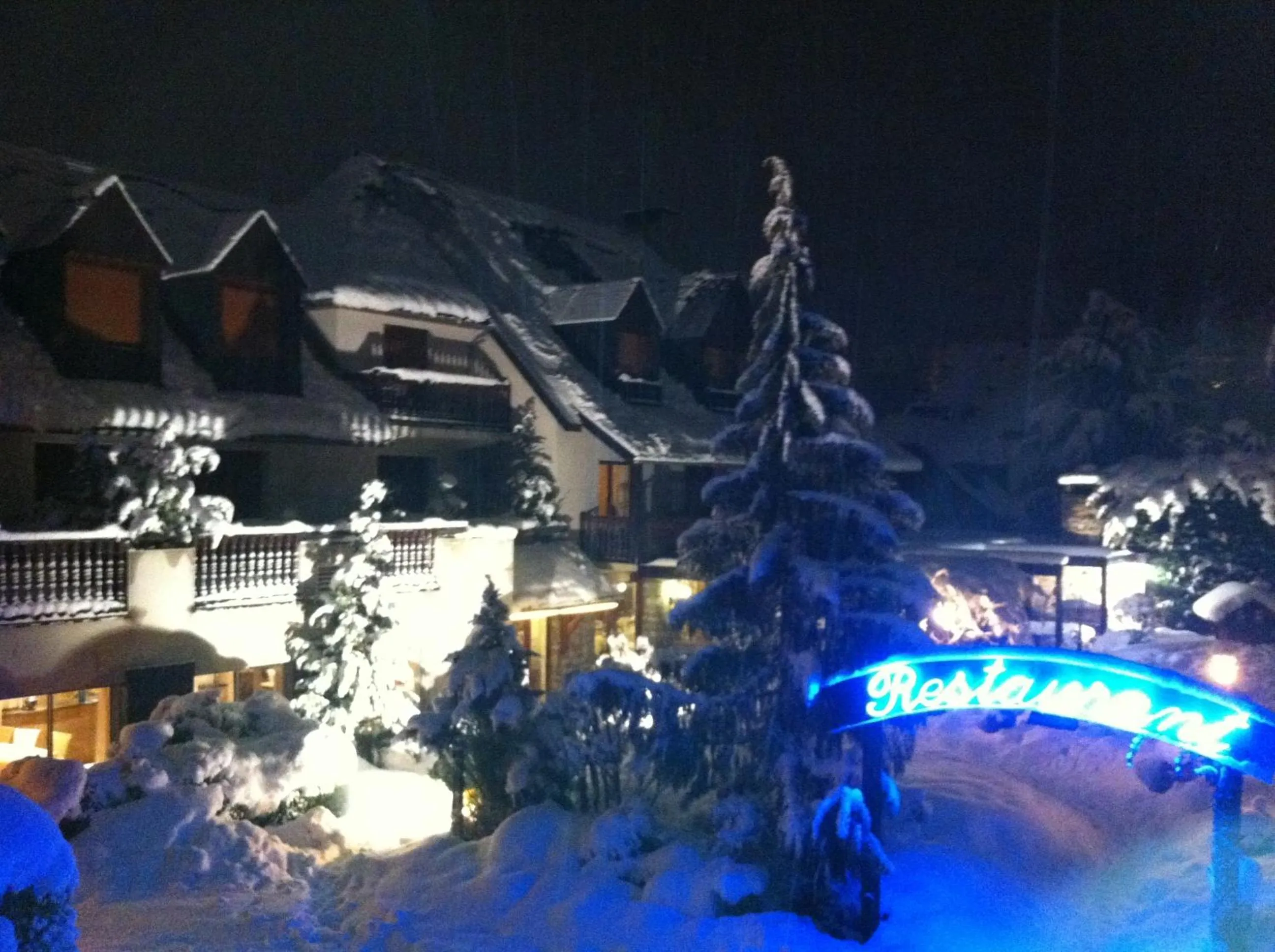 Facade/entrance in Hôtel Mir