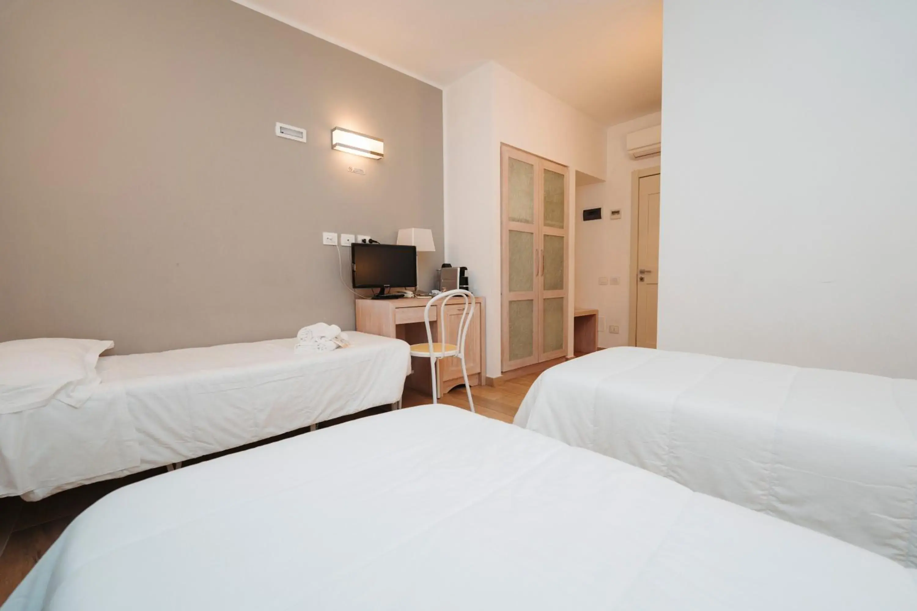 Twin Room - single occupancy in Hotel Di Nardo Twin Room - single occupancy in Hotel Di Nardo