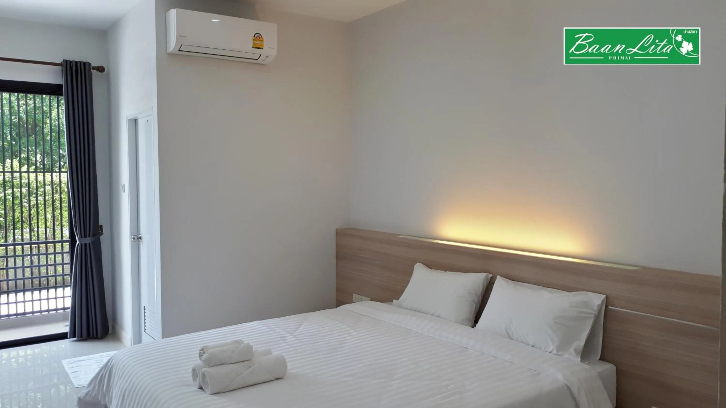 Photo of the whole room, Bed in Baan Lita