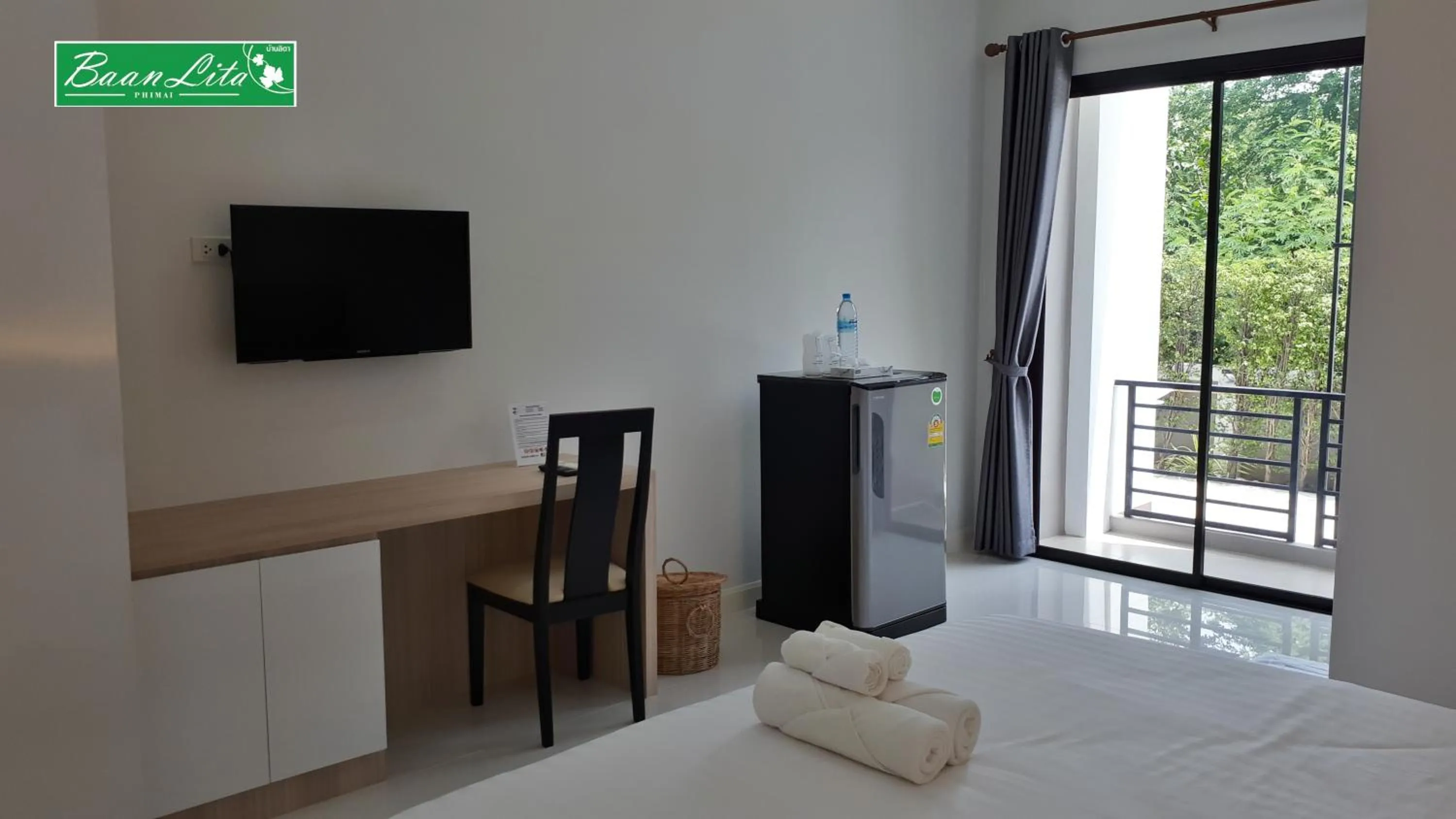 Photo of the whole room, Bed in Baan Lita