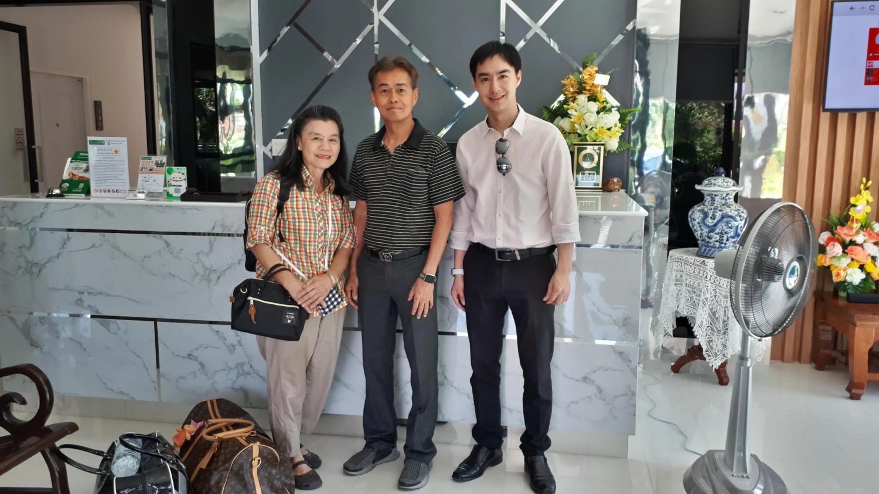 group of guests in Baan Lita