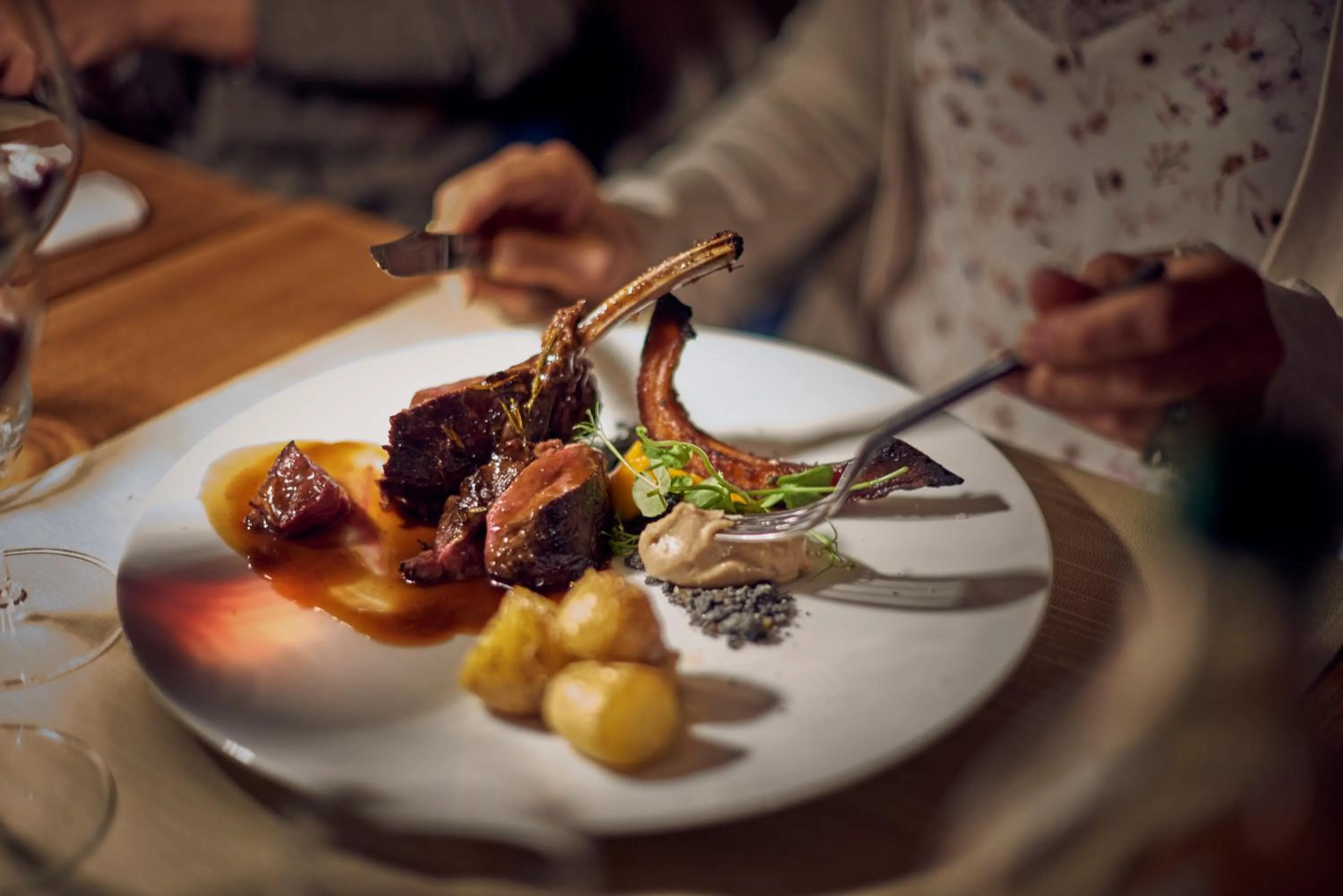 Food and drinks in Hôtel de l'Ange