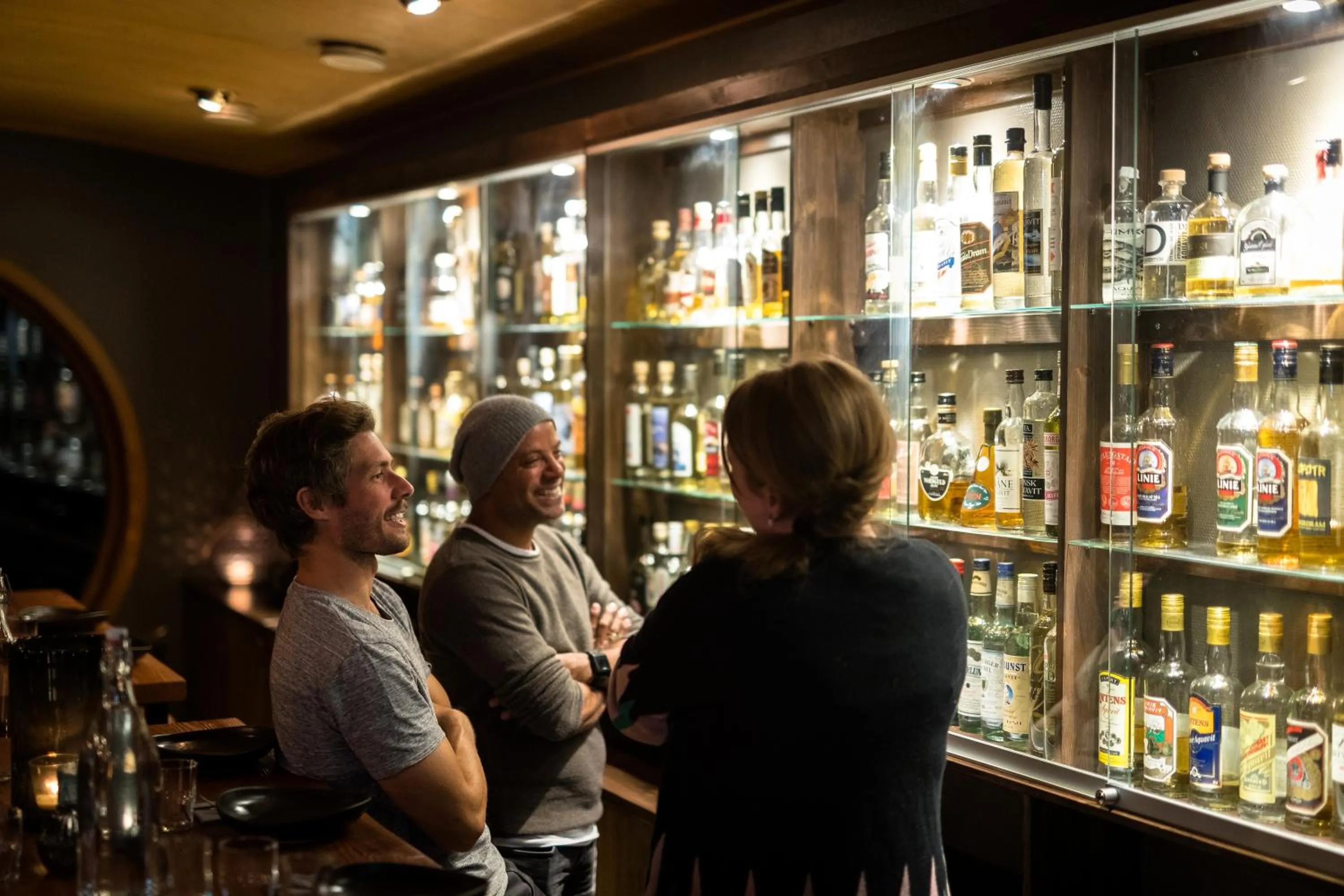 Lounge or bar in Nyvågar Rorbuhotell - by Classic Norway Hotels