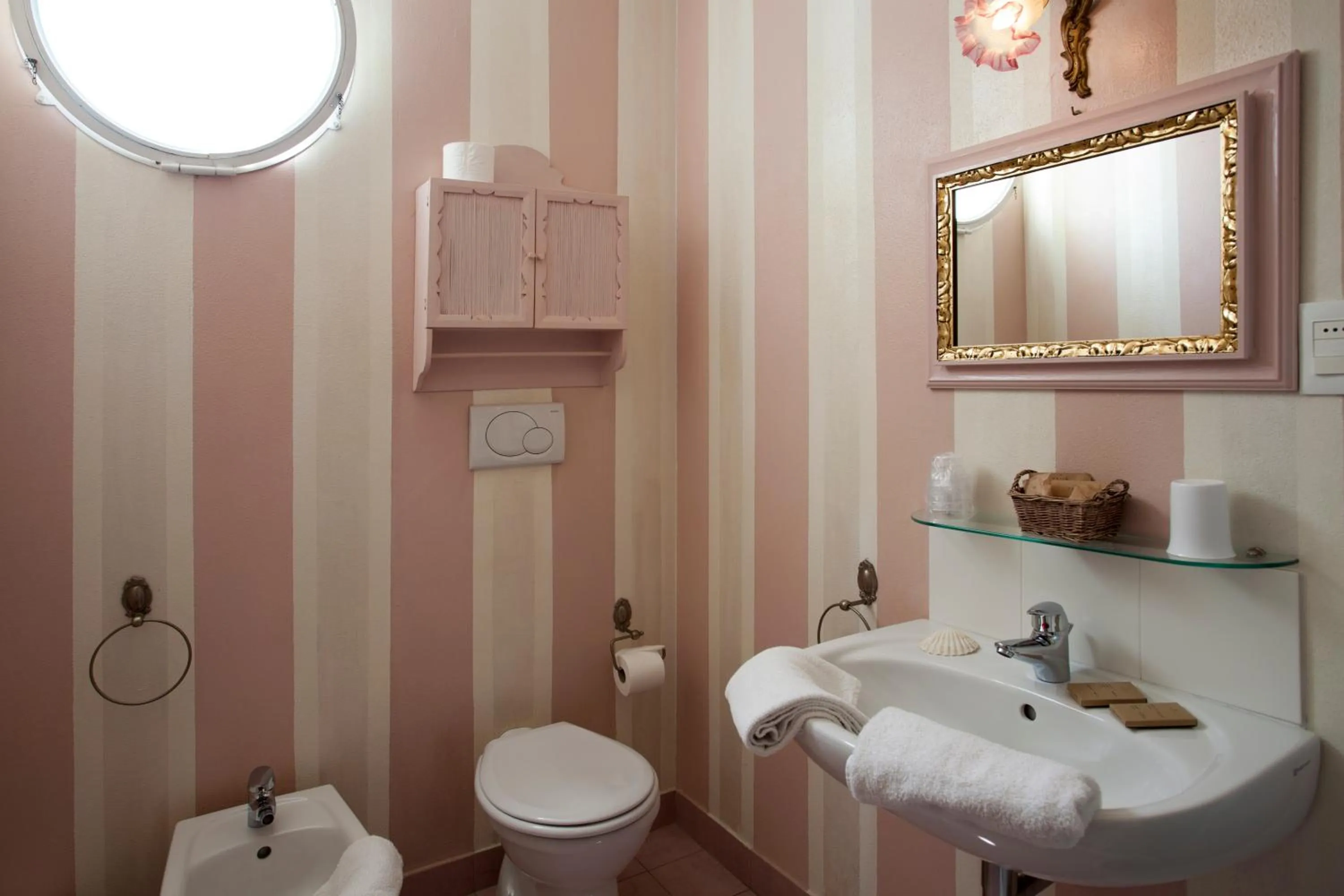 Bathroom in Villa Amelia Rooms