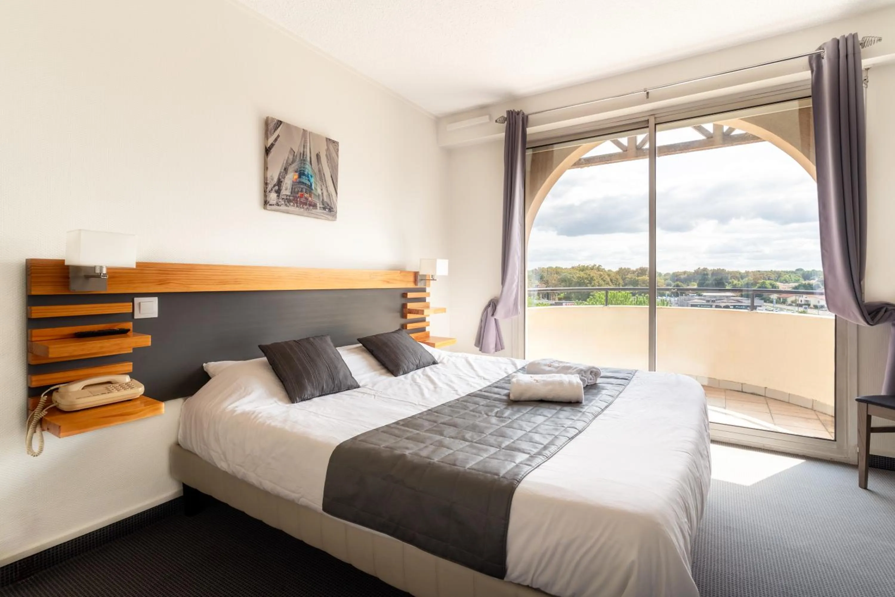 Bedroom, Bed in Abor Hôtel, Mont de Marsan