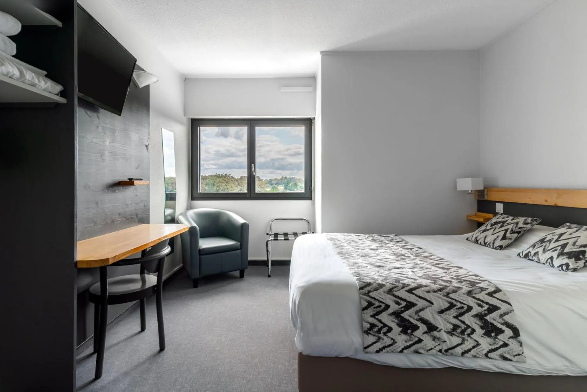 Bedroom, Bed in Abor Hôtel, Mont de Marsan