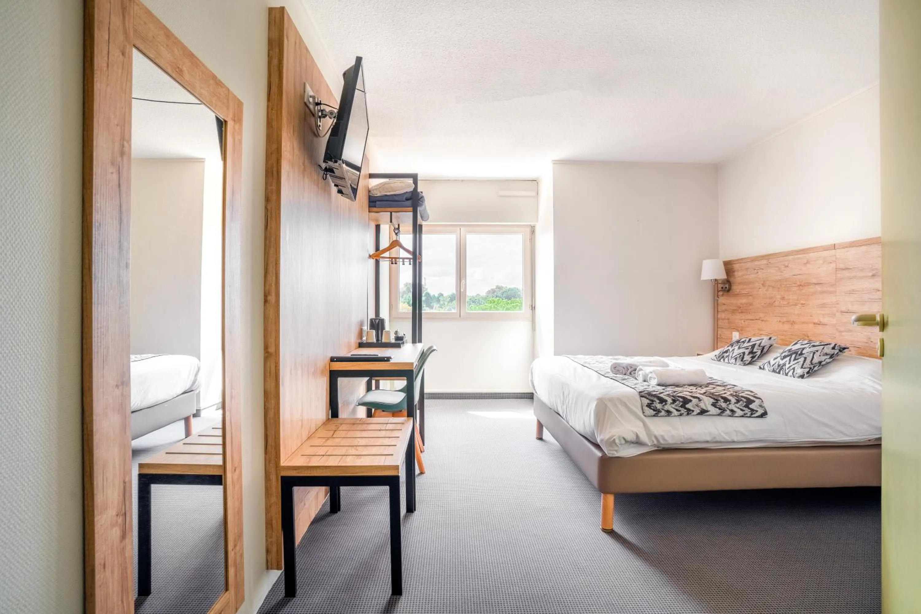 Bed in Abor Hôtel, Mont de Marsan