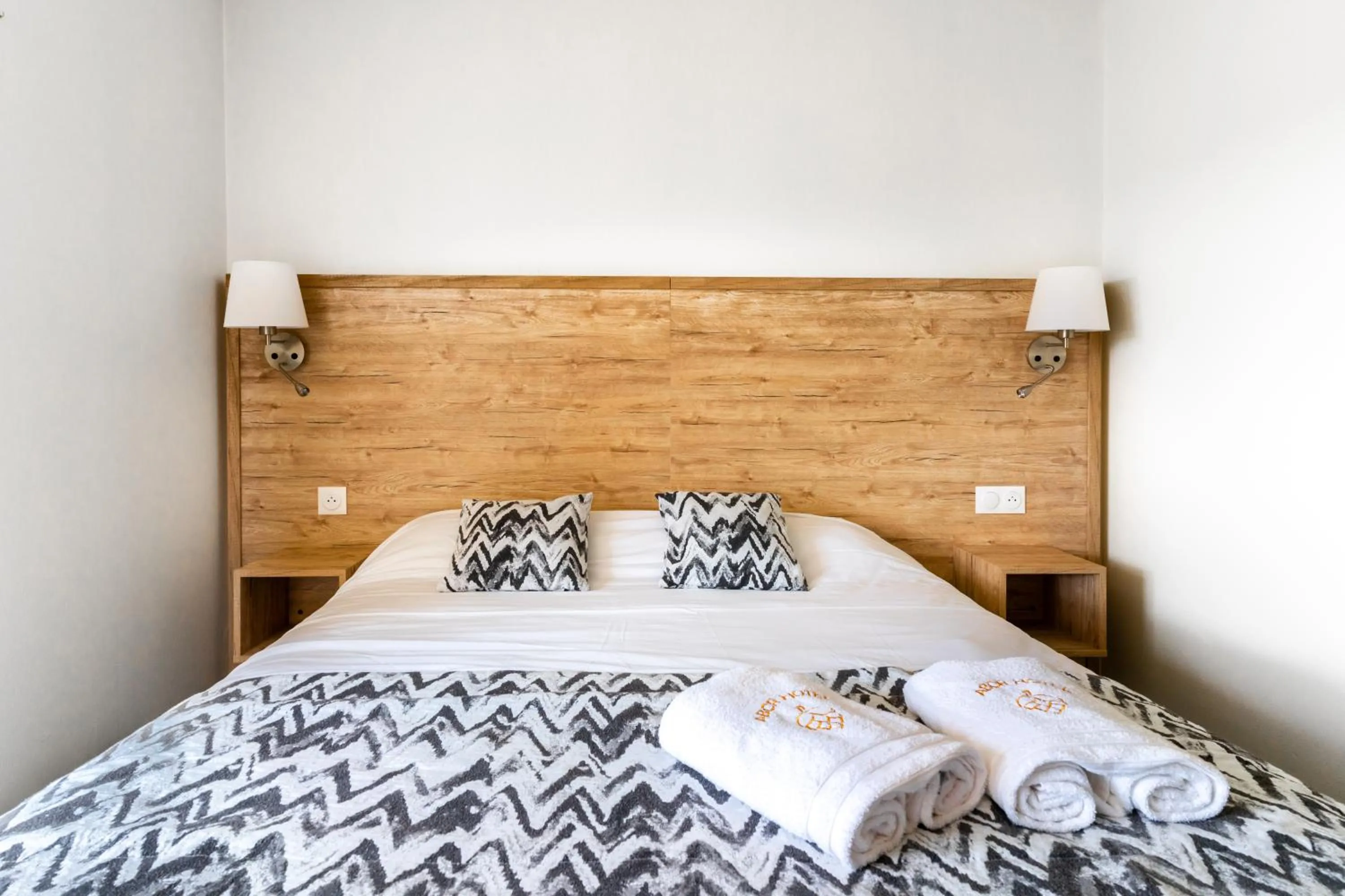 Bed in Abor Hôtel, Mont de Marsan
