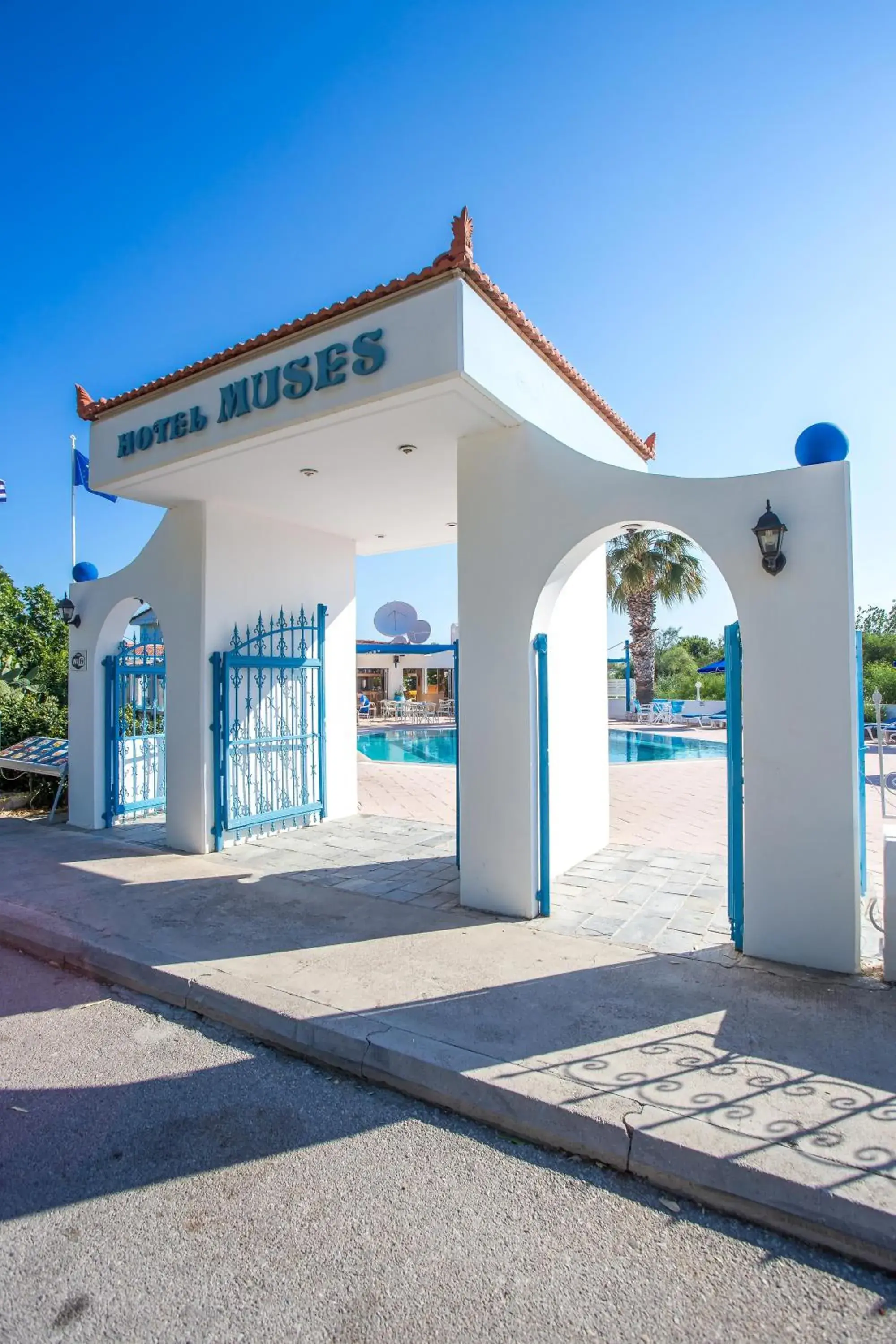 Facade/entrance in Muses Hotel Facade/entrance in Muses Hotel