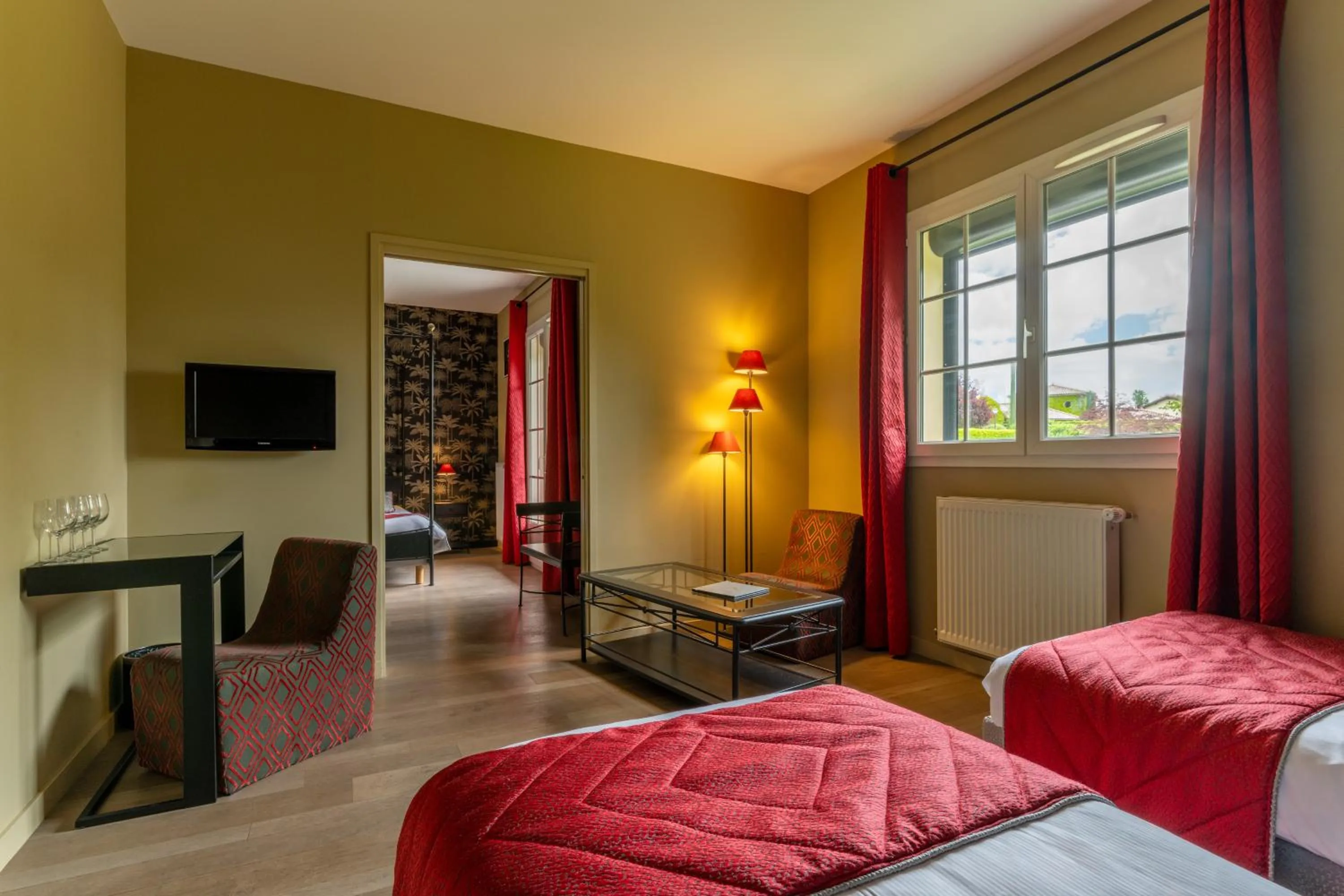 Pool view, Bed in Le Moulin du Gastronome