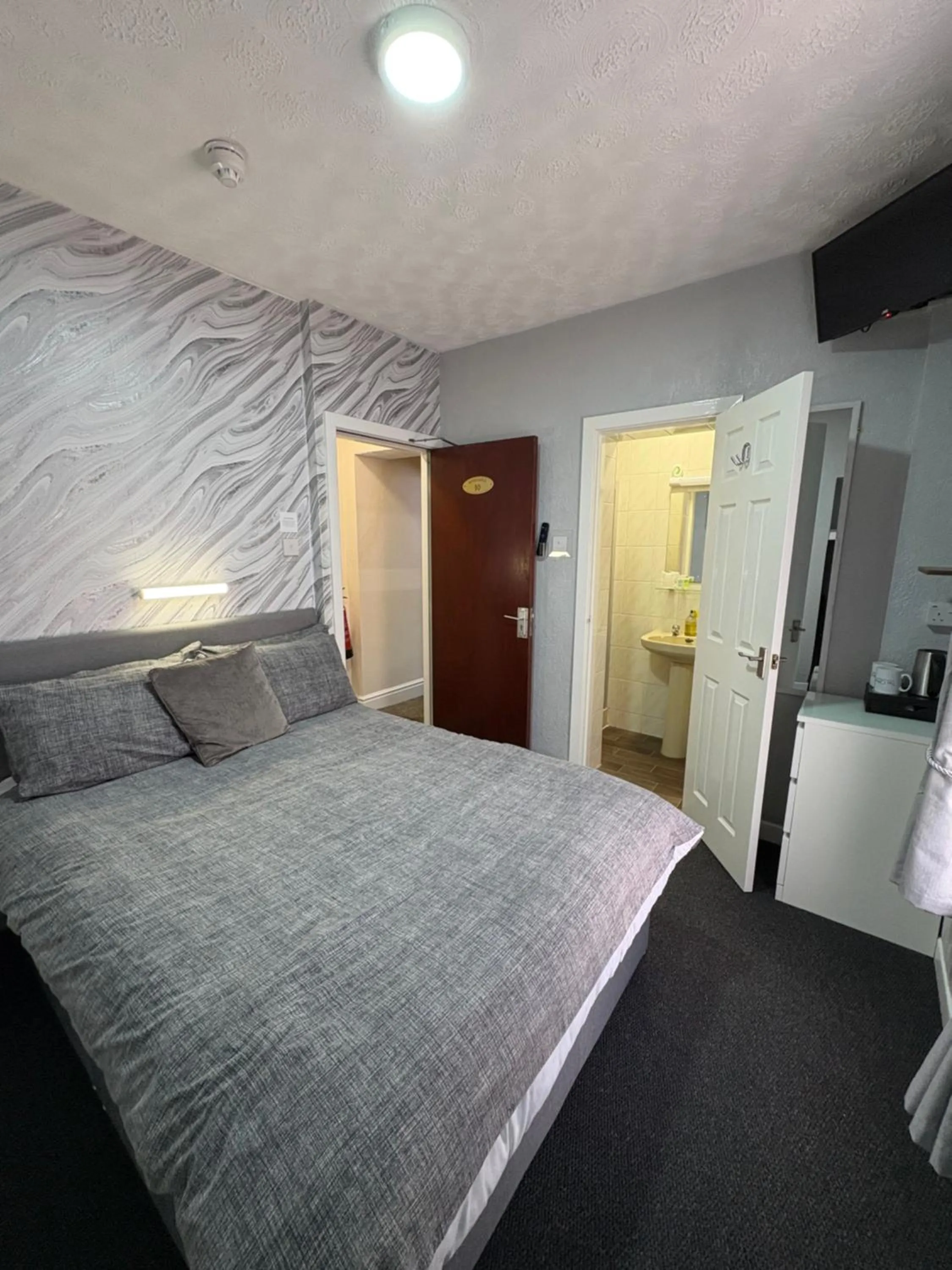 Bed in Clifton Private Hotel