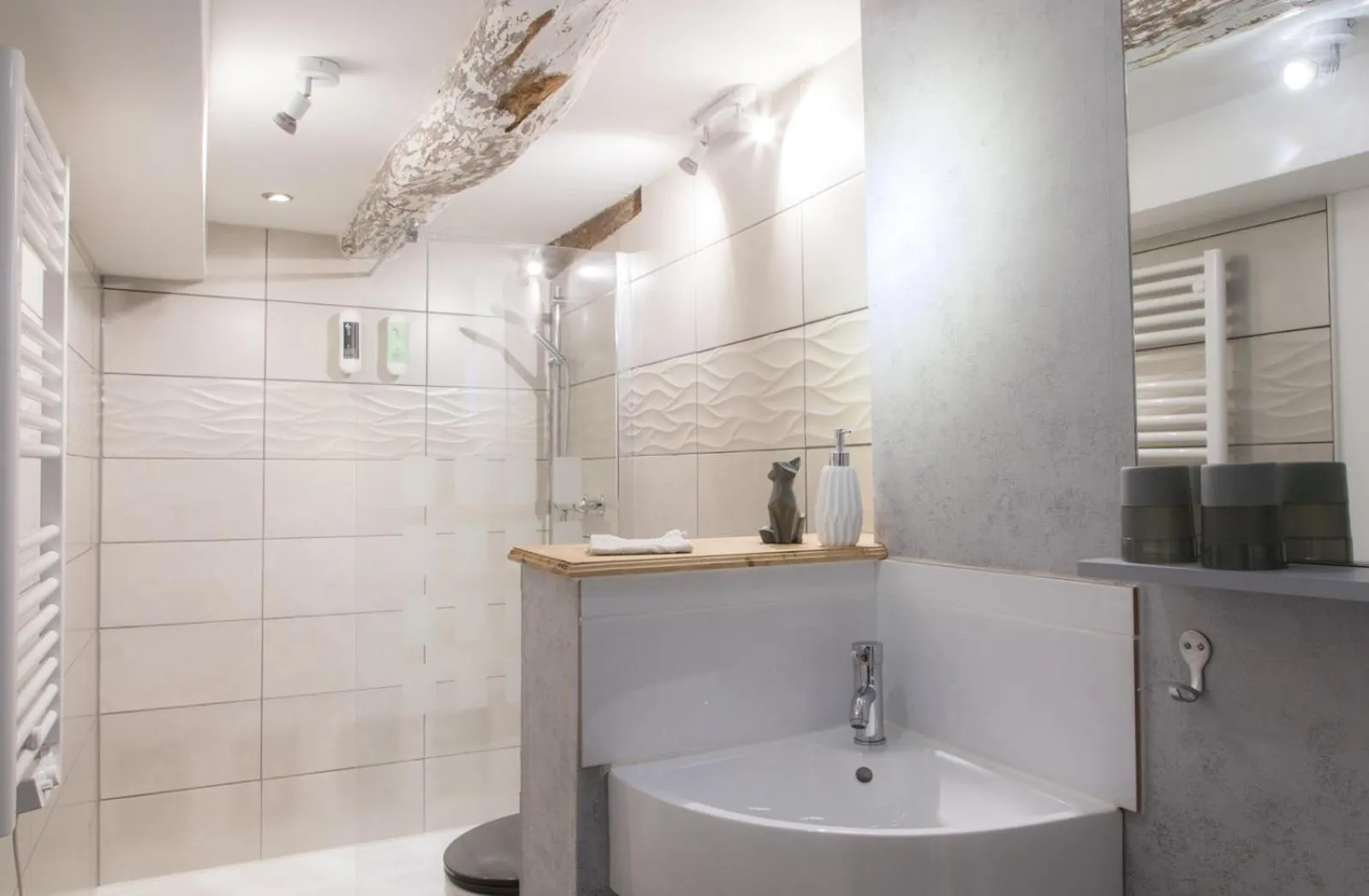 Shower in Les Portails Bleus