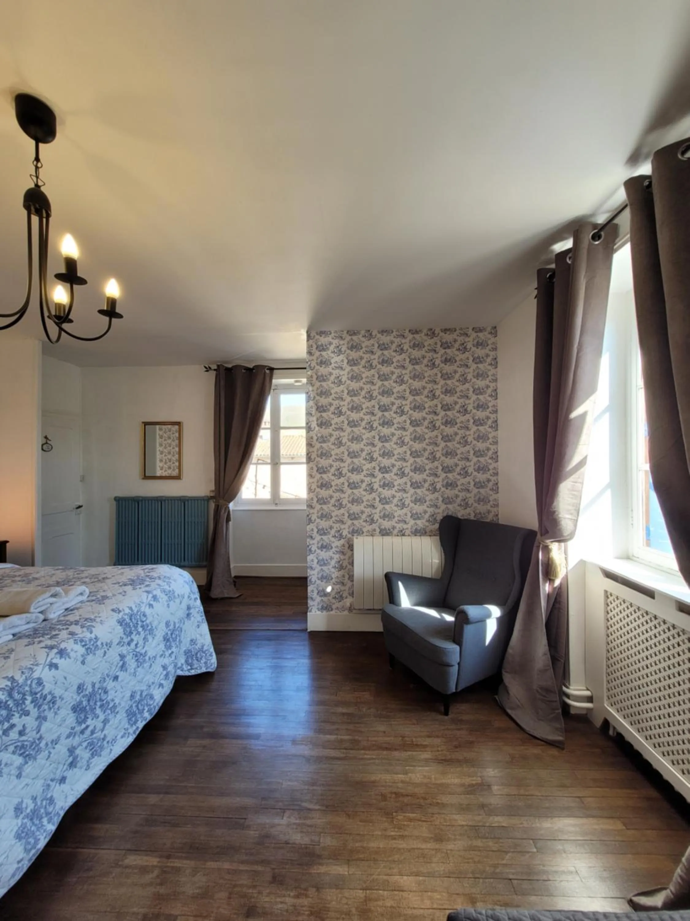 Bedroom, Bed in Les Portails Bleus