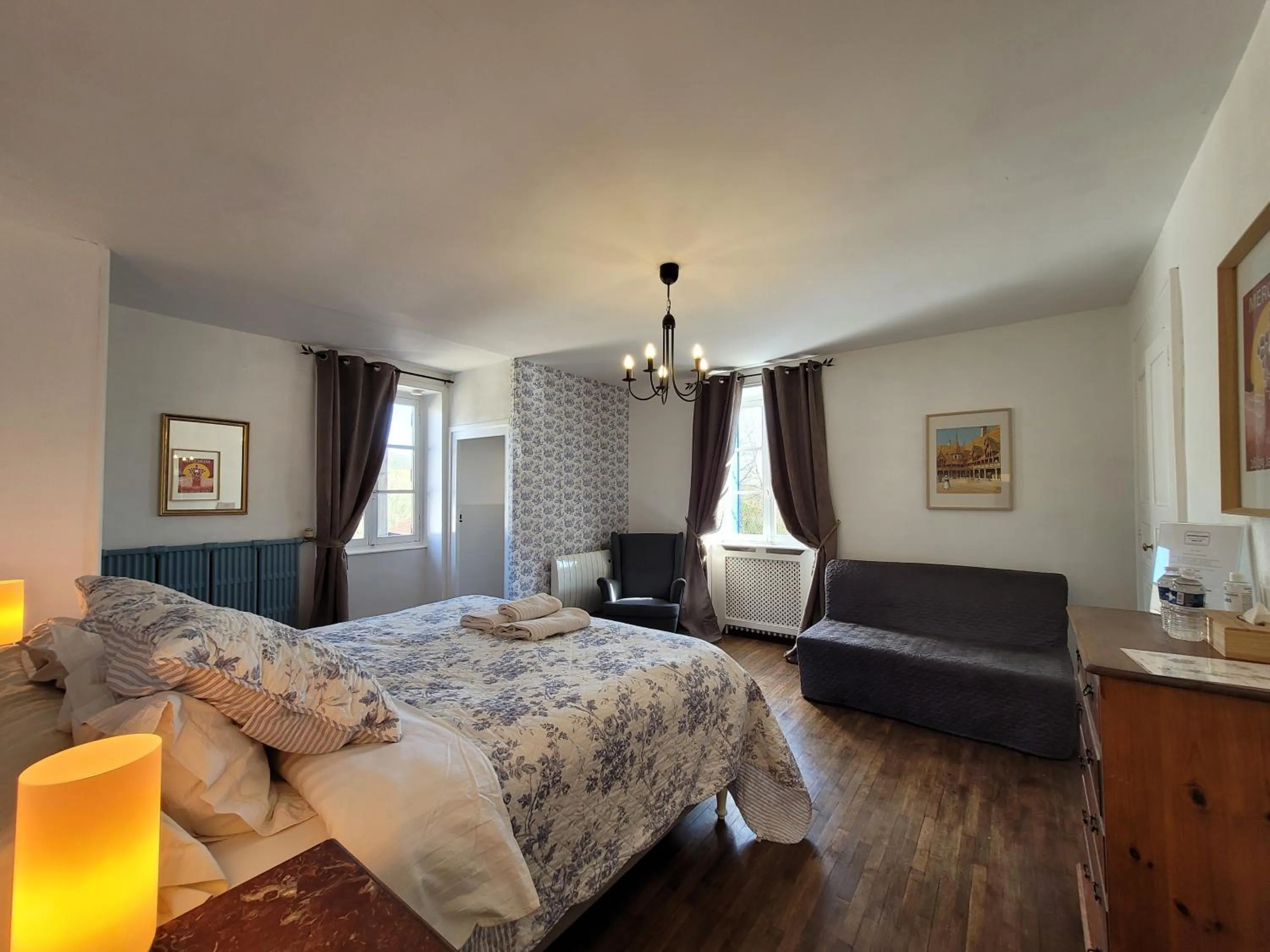 Bedroom, Bed in Les Portails Bleus