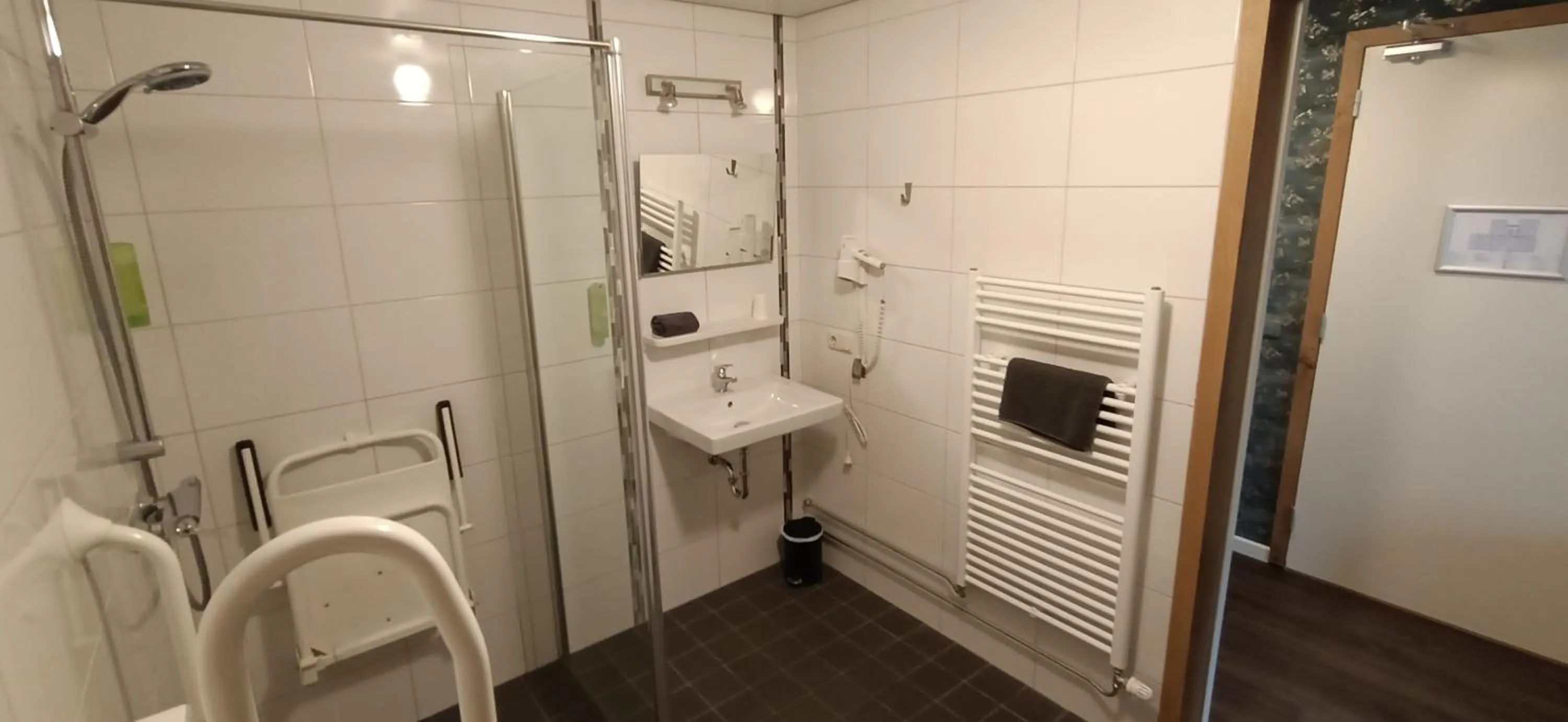 Bathroom in Hotel Lemmenhof