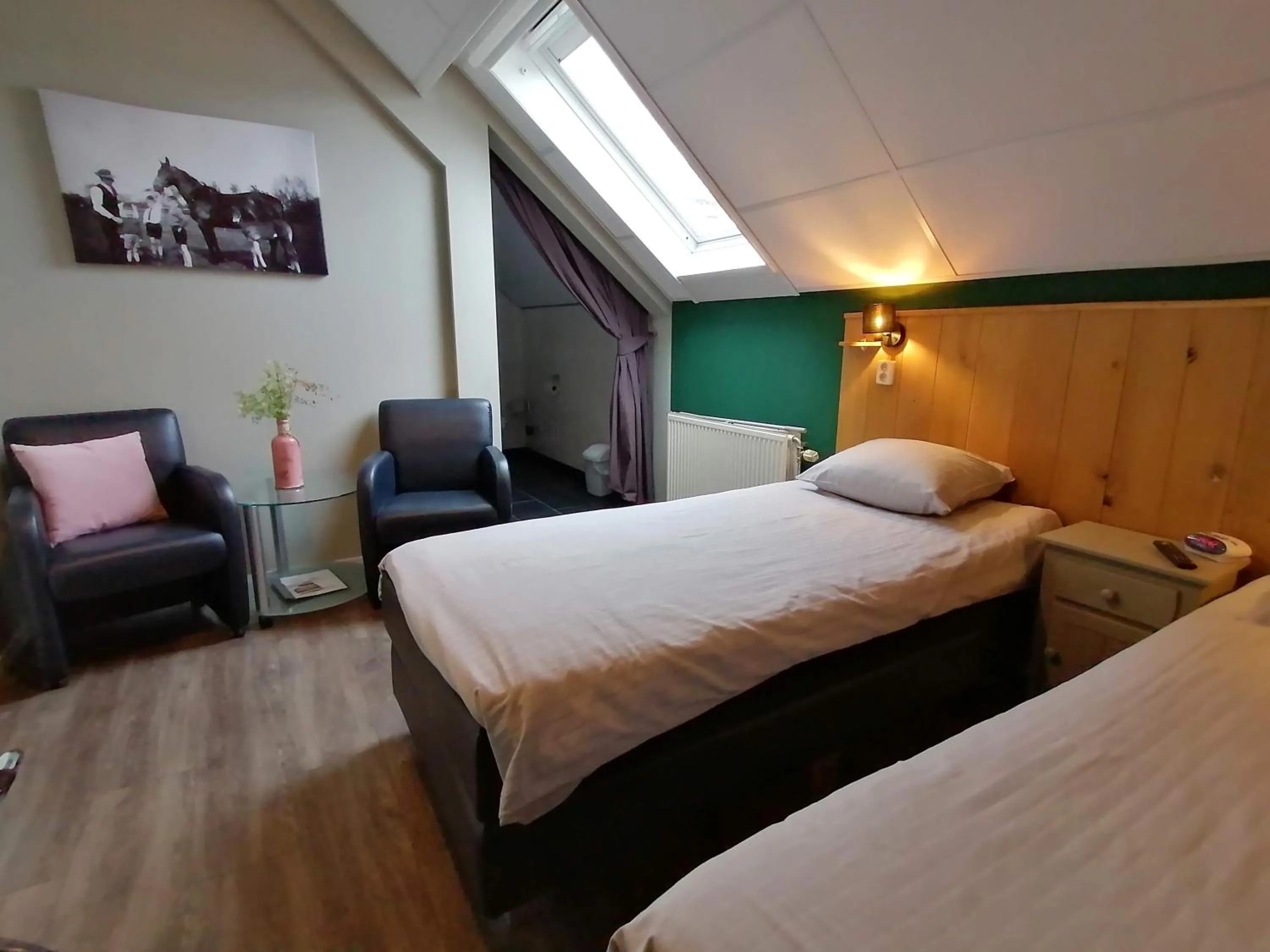 Bed in Hotel Lemmenhof