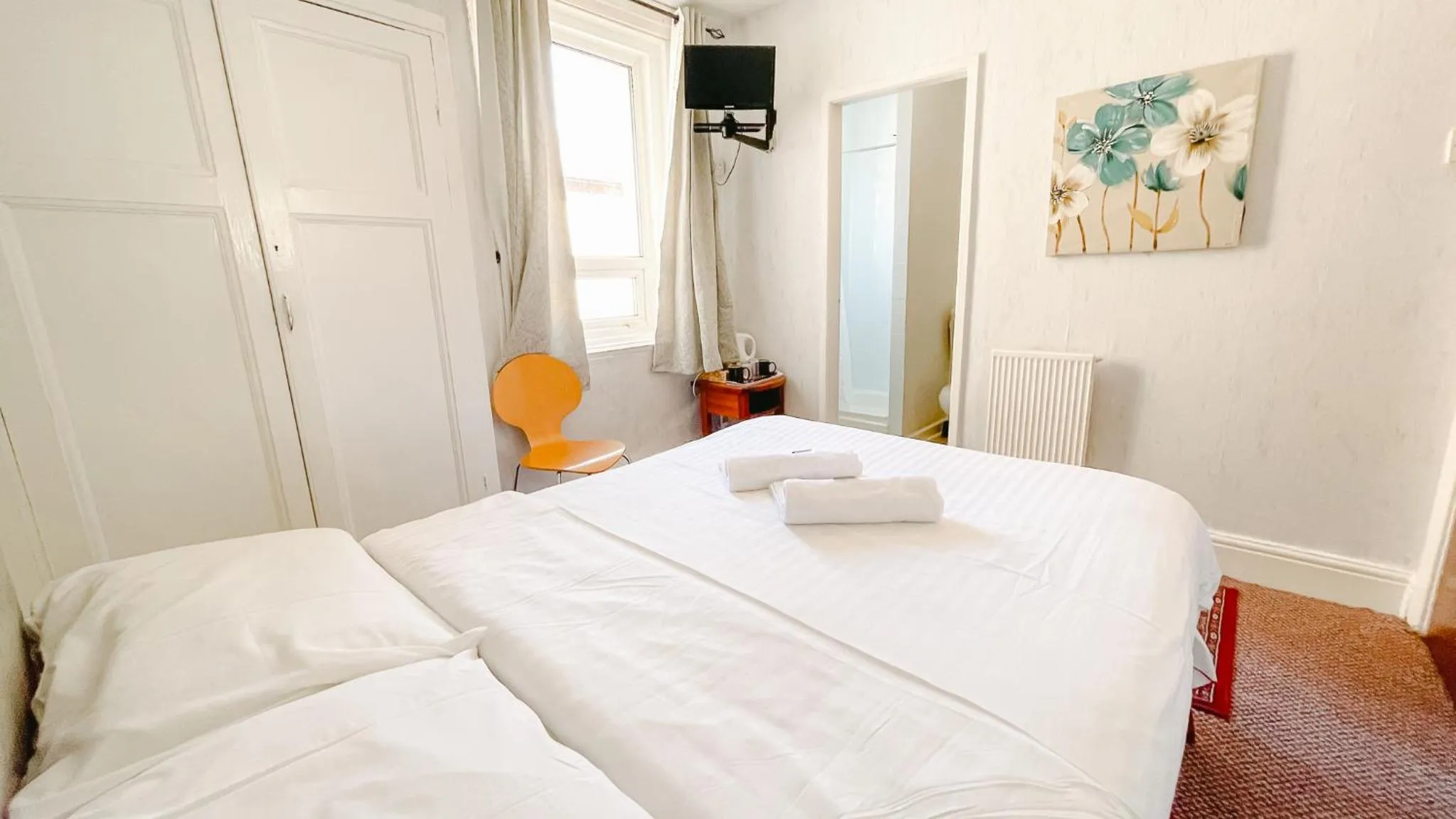 Bedroom in The Chimes on the Sea