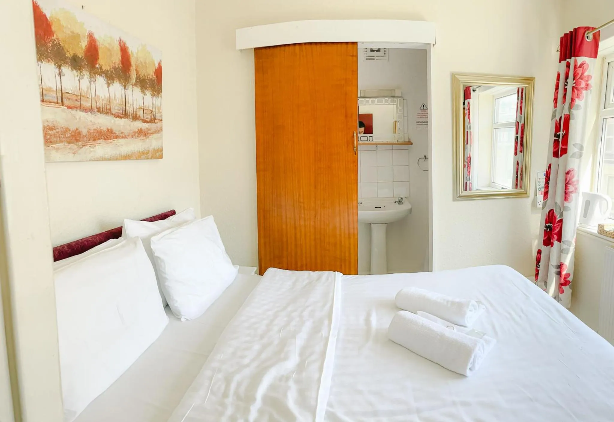 Bedroom in The Chimes on the Sea