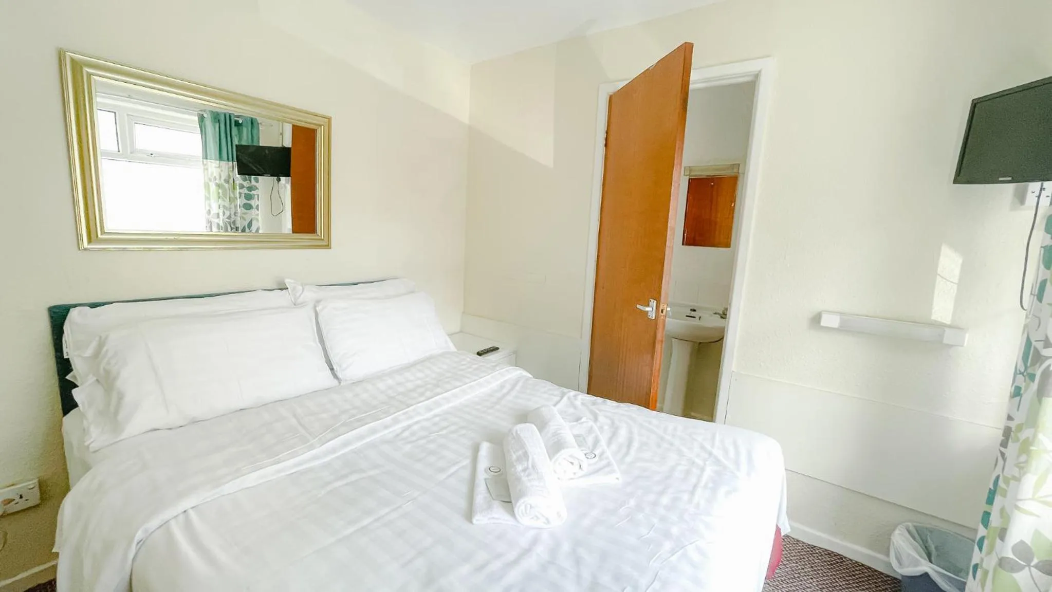 Bedroom in The Chimes on the Sea