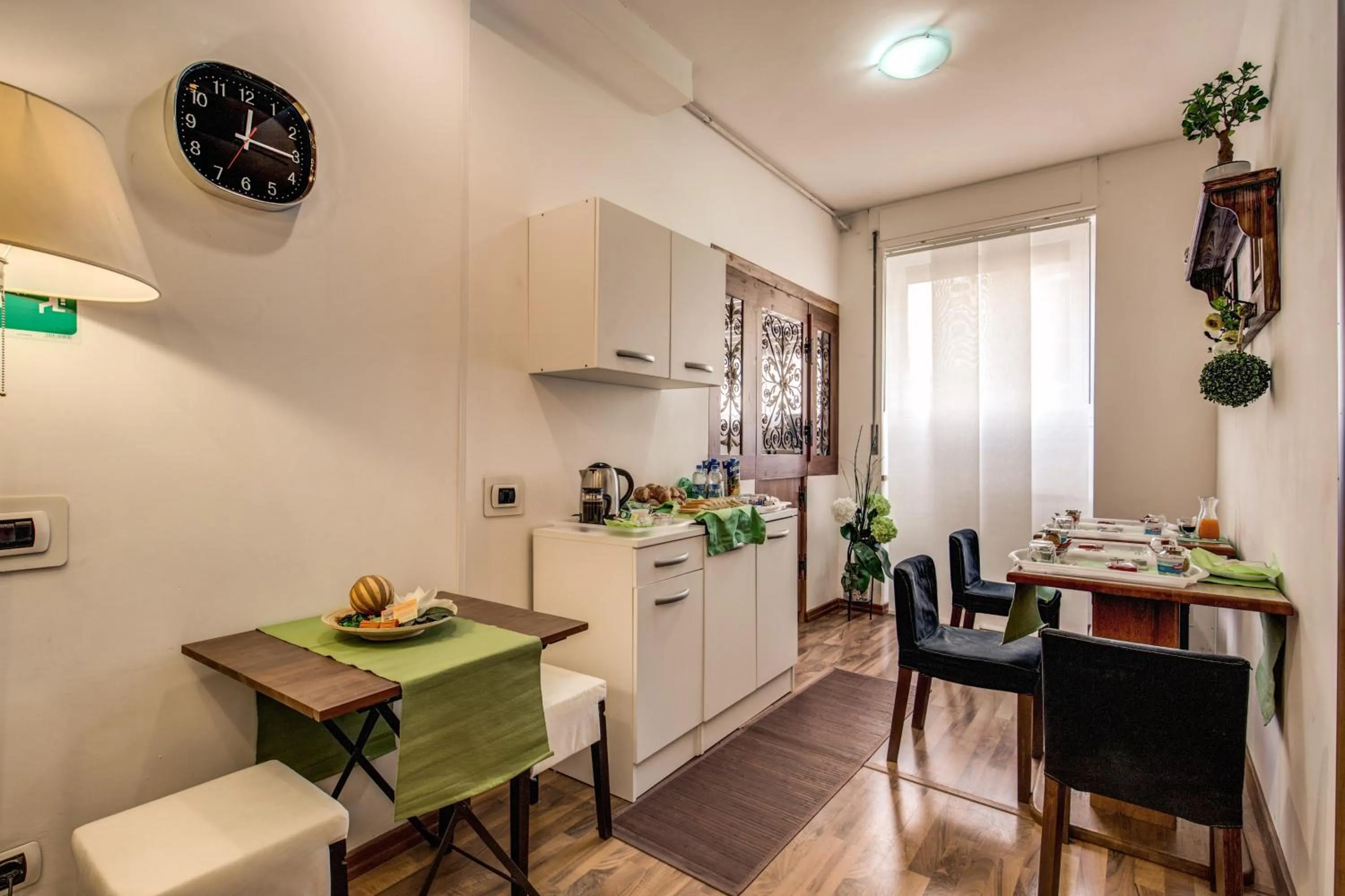 Coffee/tea facilities in Trastevere Rooms