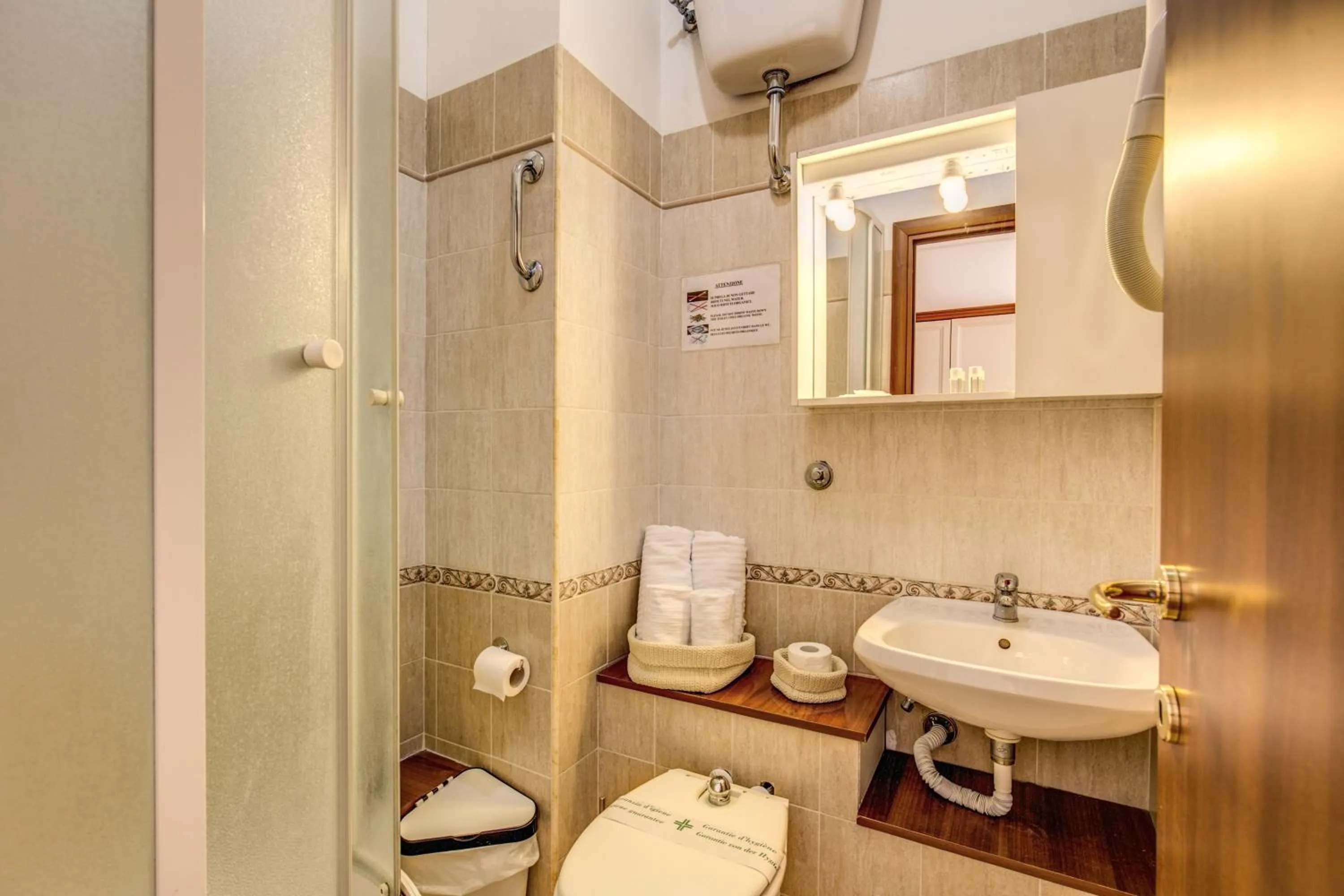 Bathroom in Trastevere Rooms