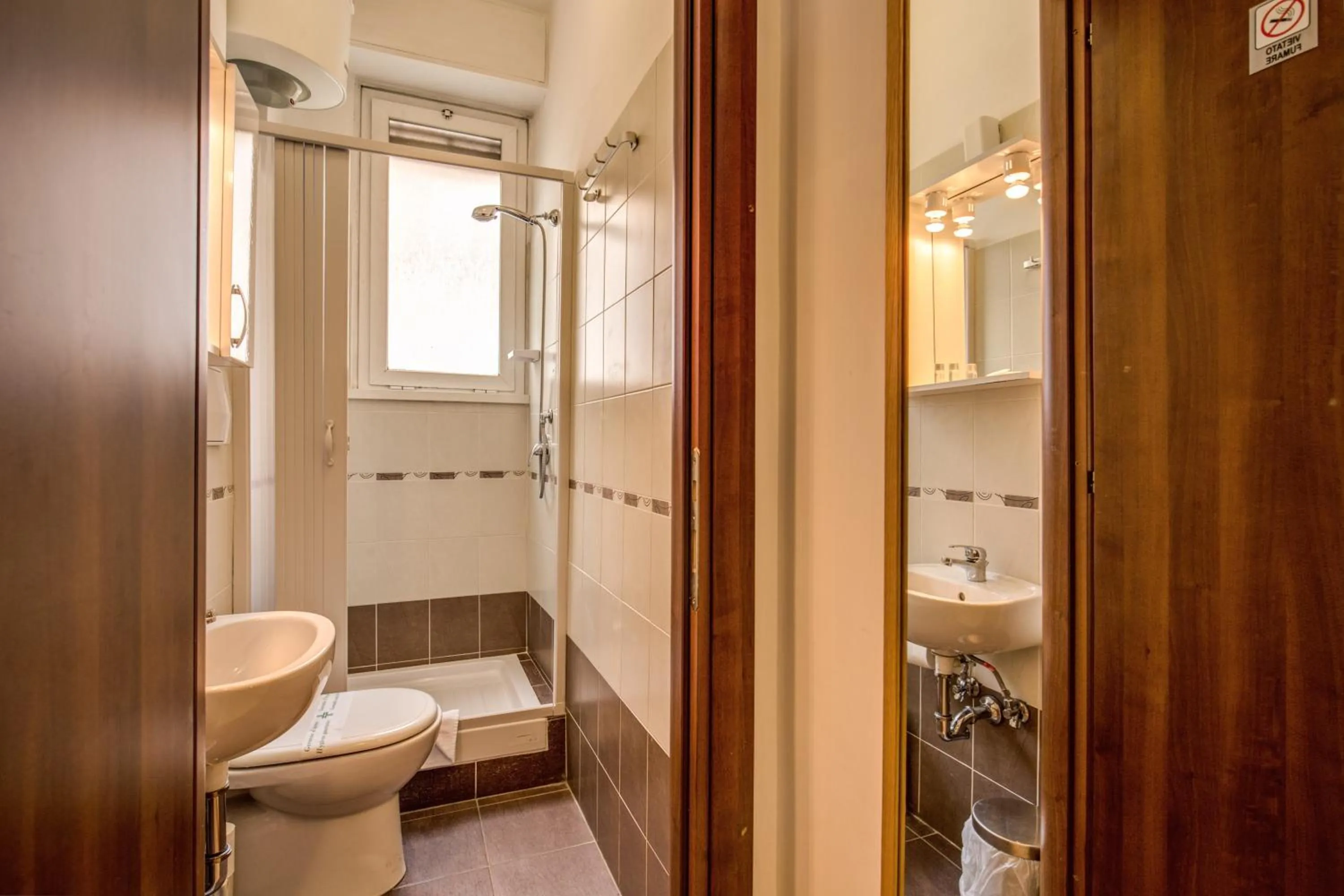 Bathroom in Trastevere Rooms