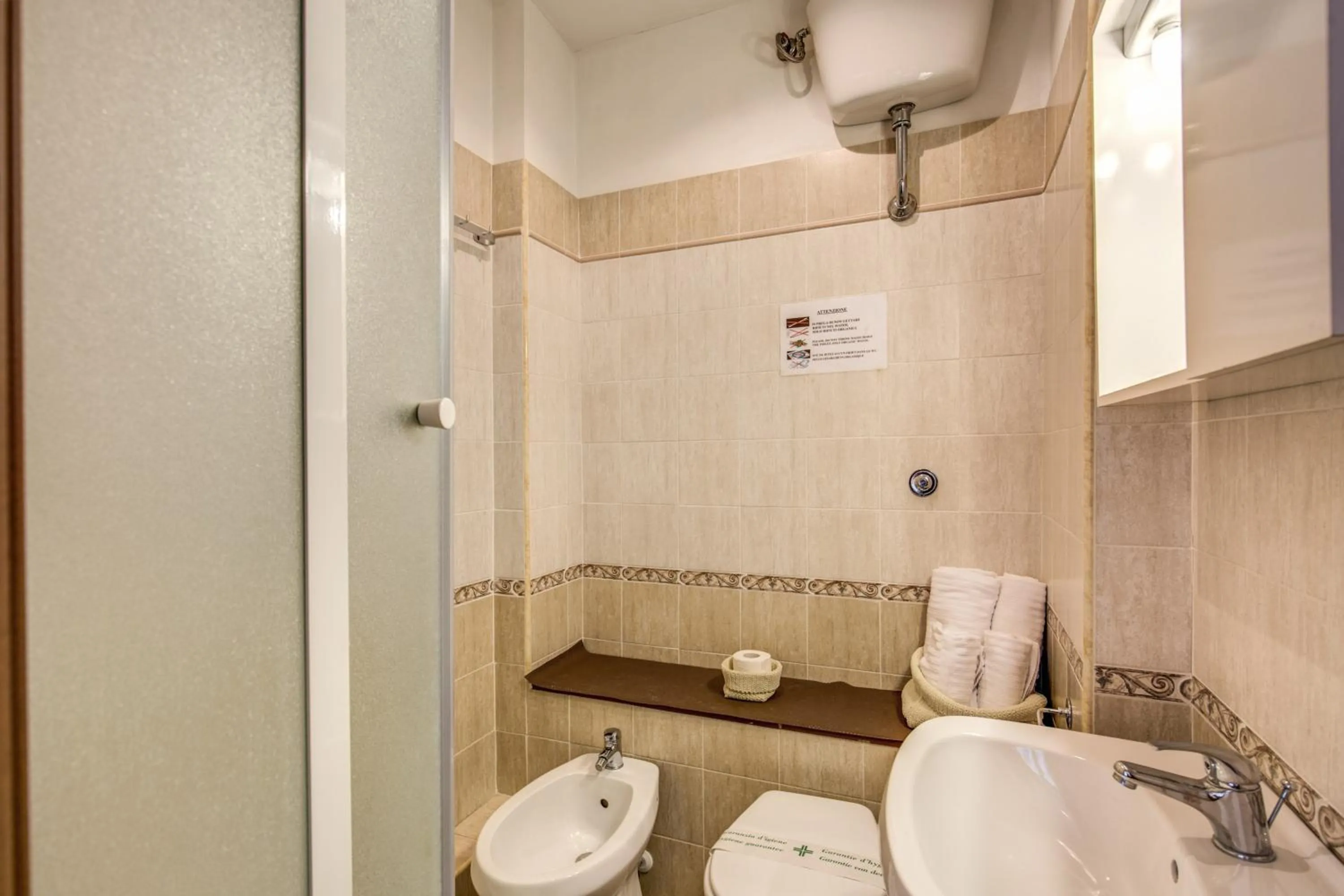 Bathroom in Trastevere Rooms