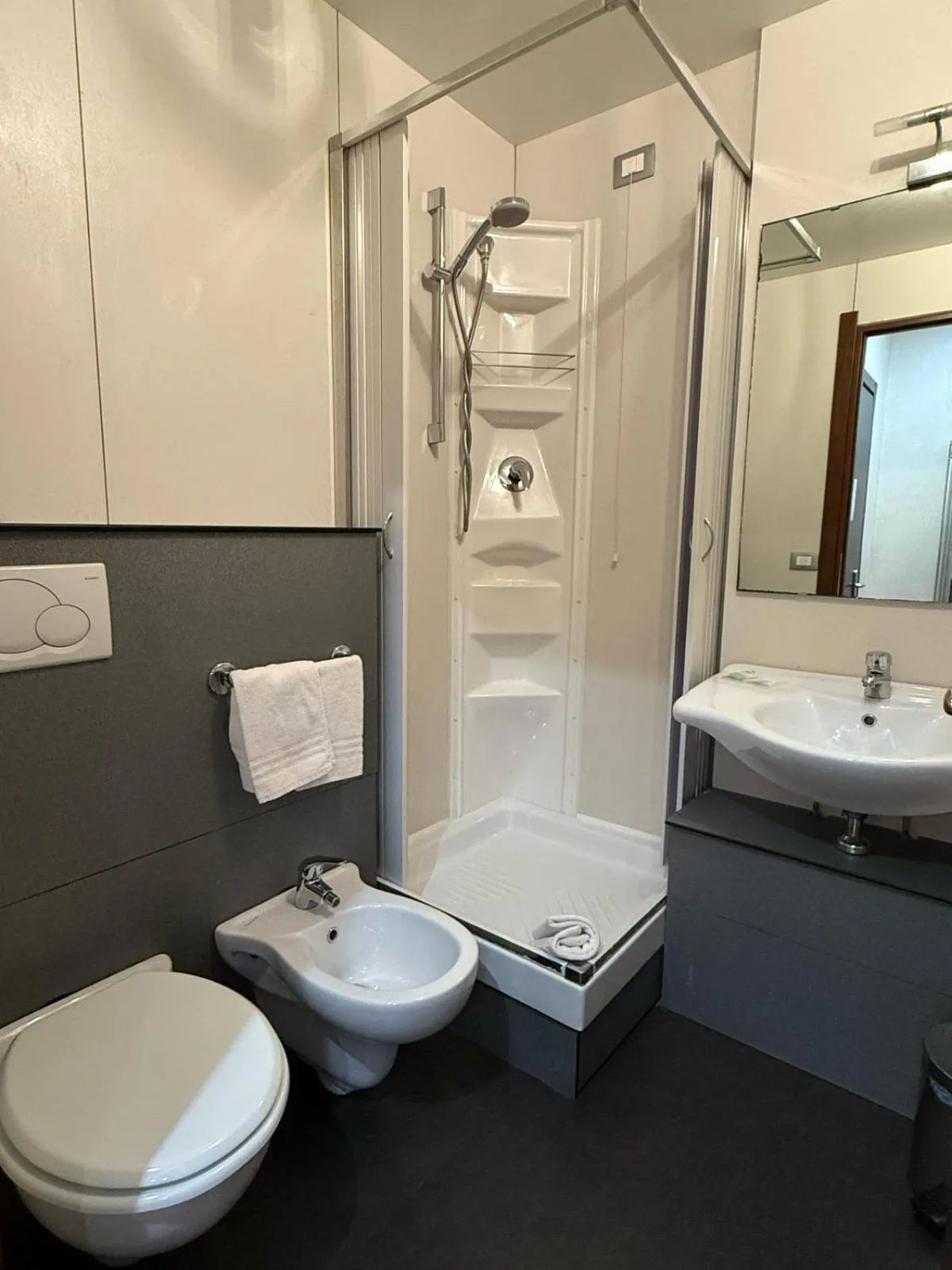 Shower in Via Palazzo Sanremo