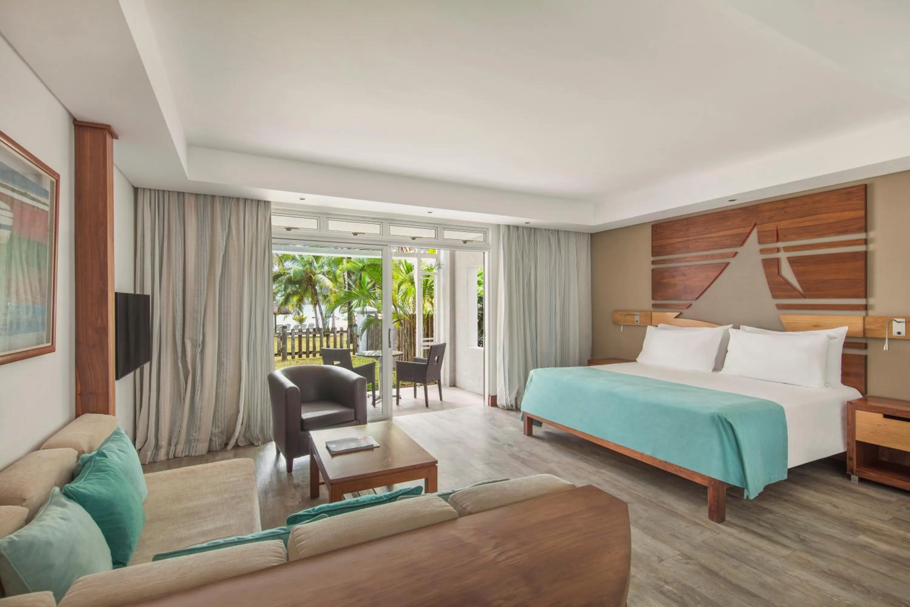 Bed in Shandrani Beachcomber Resort & Spa