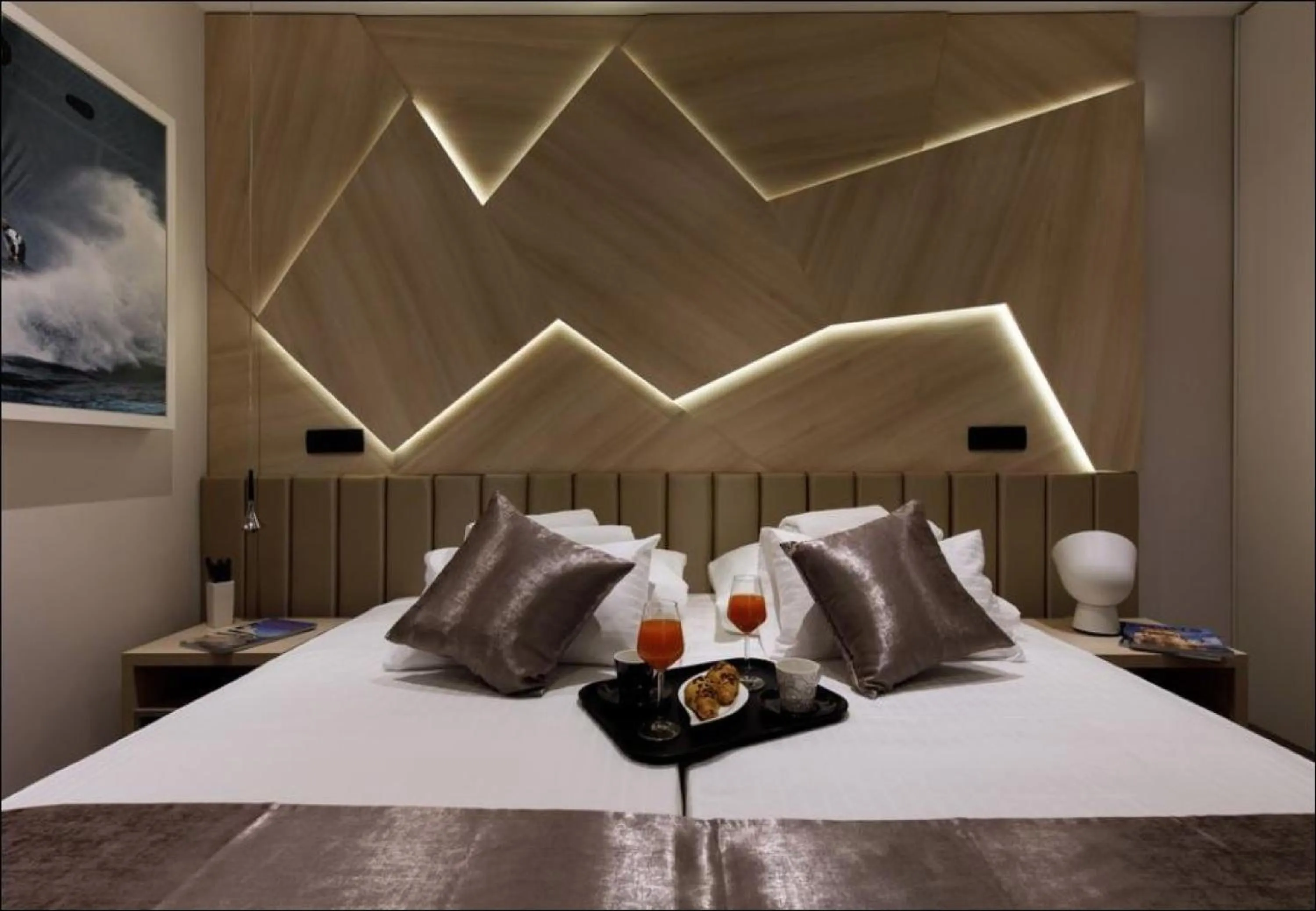 Bedroom, Bed in Sailor Boutique Rooms