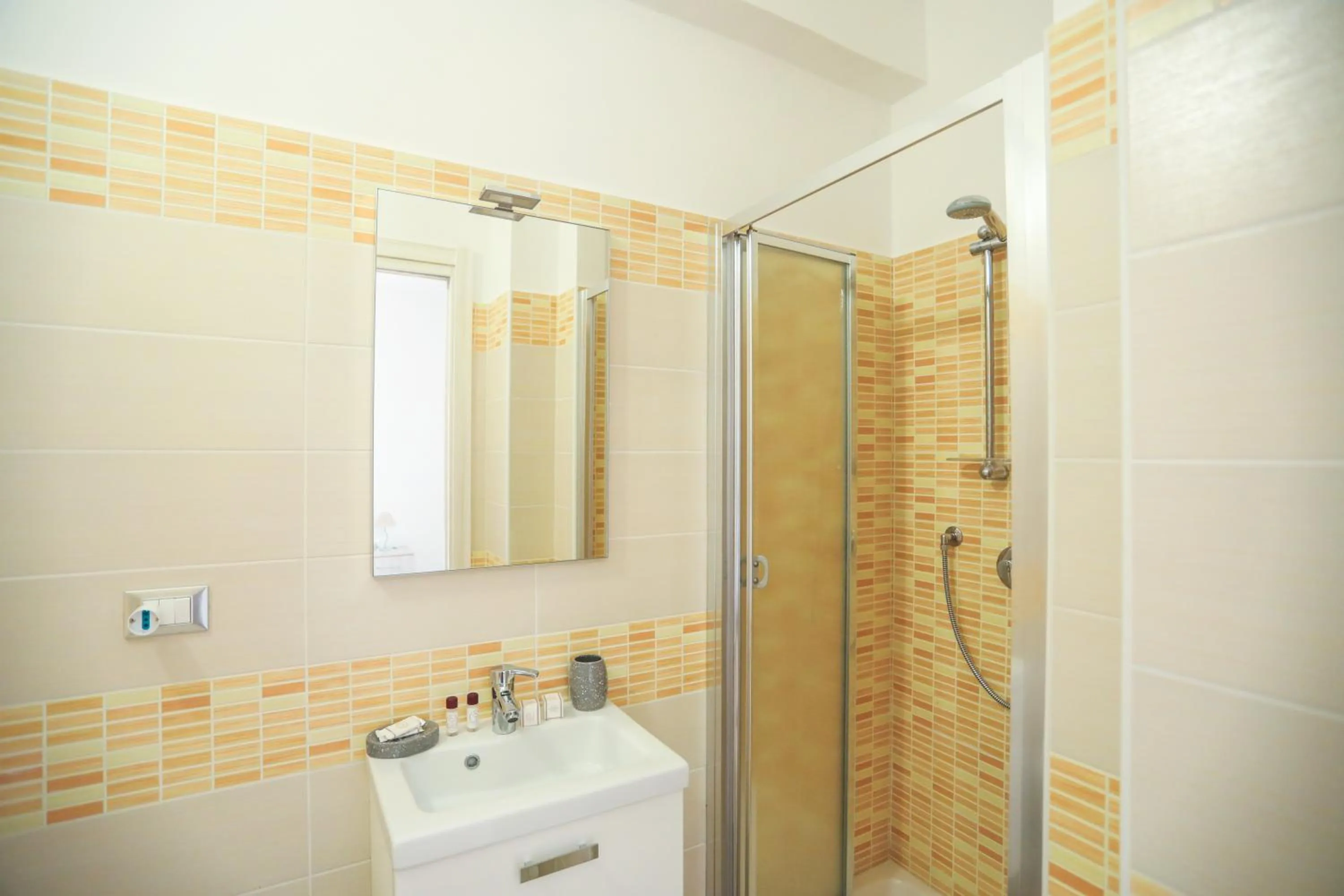 Il Viaggiatore Via Rimini Serapo