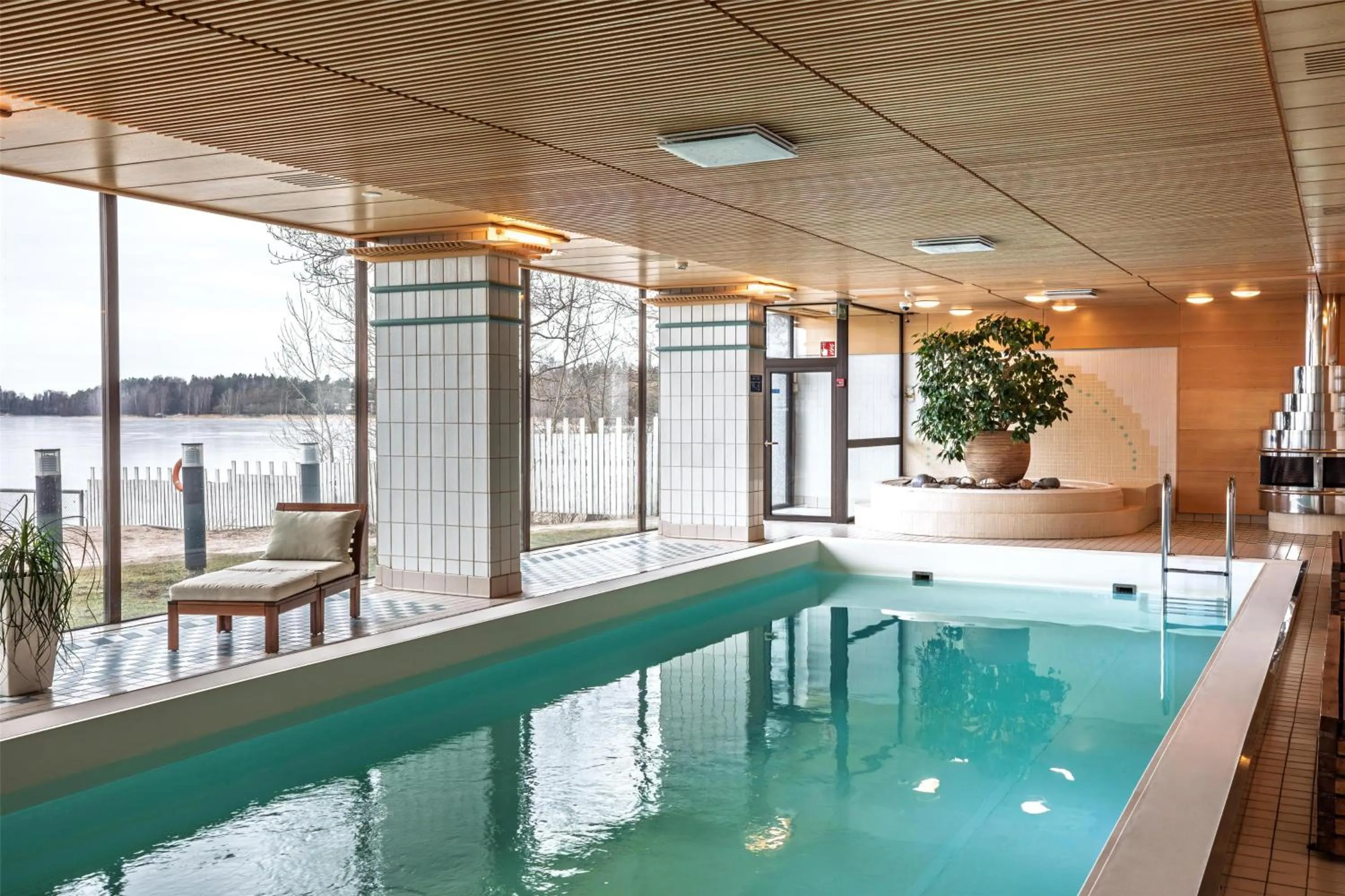 Pool view in Hilton Helsinki Kalastajatorppa