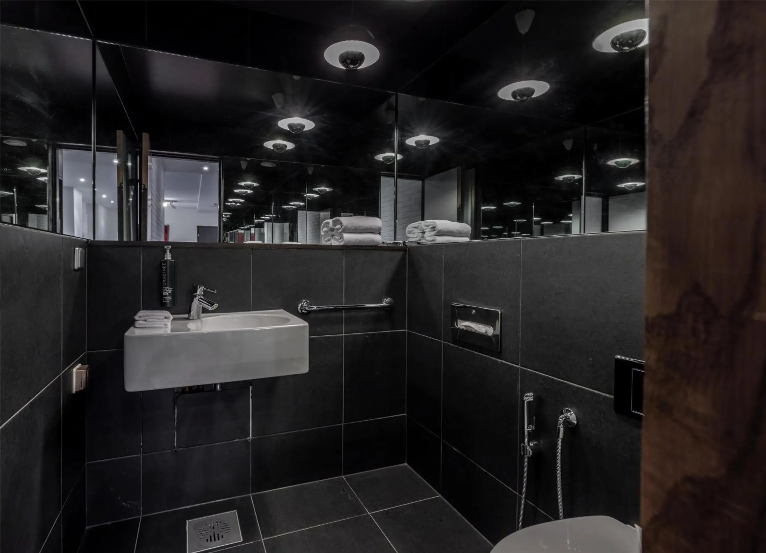 Bathroom in Hilton Helsinki Kalastajatorppa Bathroom in Hilton Helsinki Kalastajatorppa