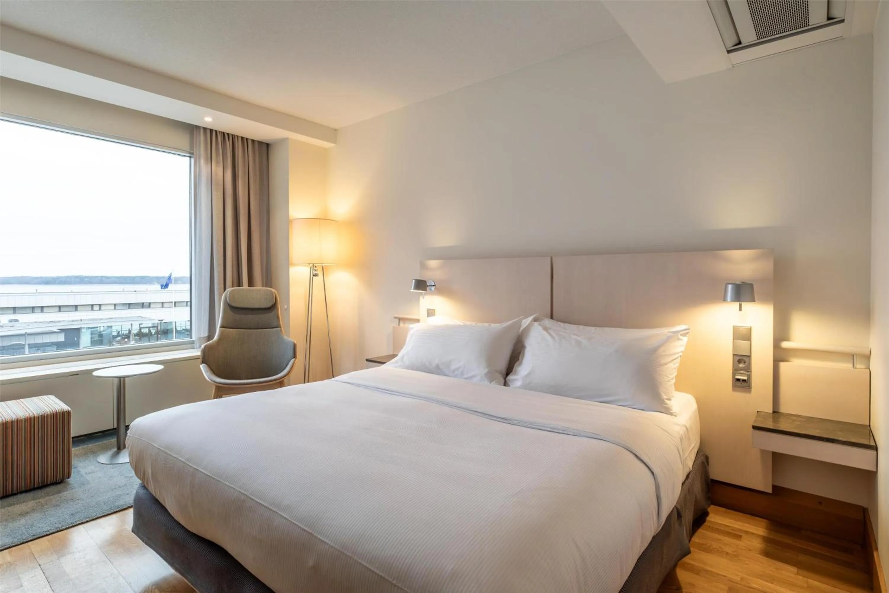 Bed in Hilton Helsinki Kalastajatorppa