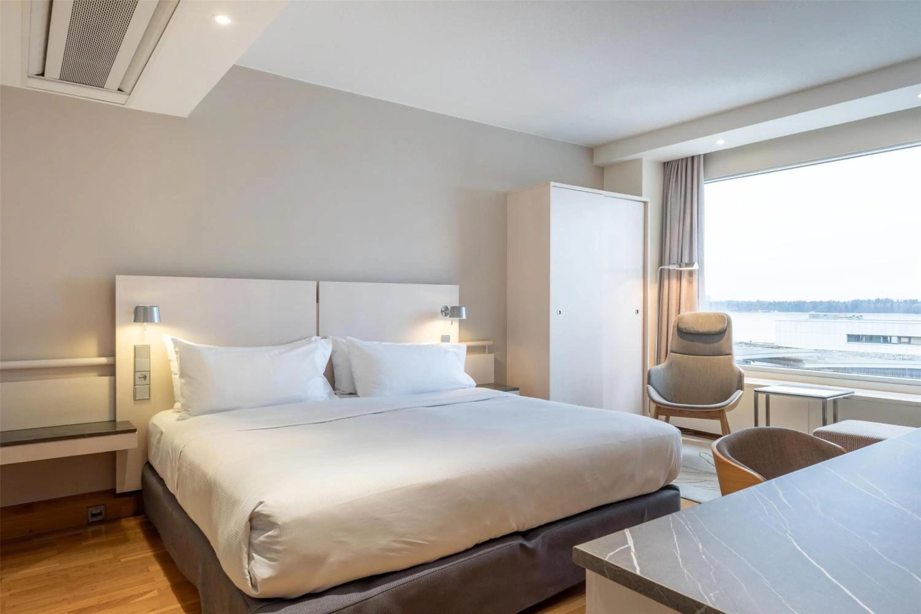 Bed in Hilton Helsinki Kalastajatorppa