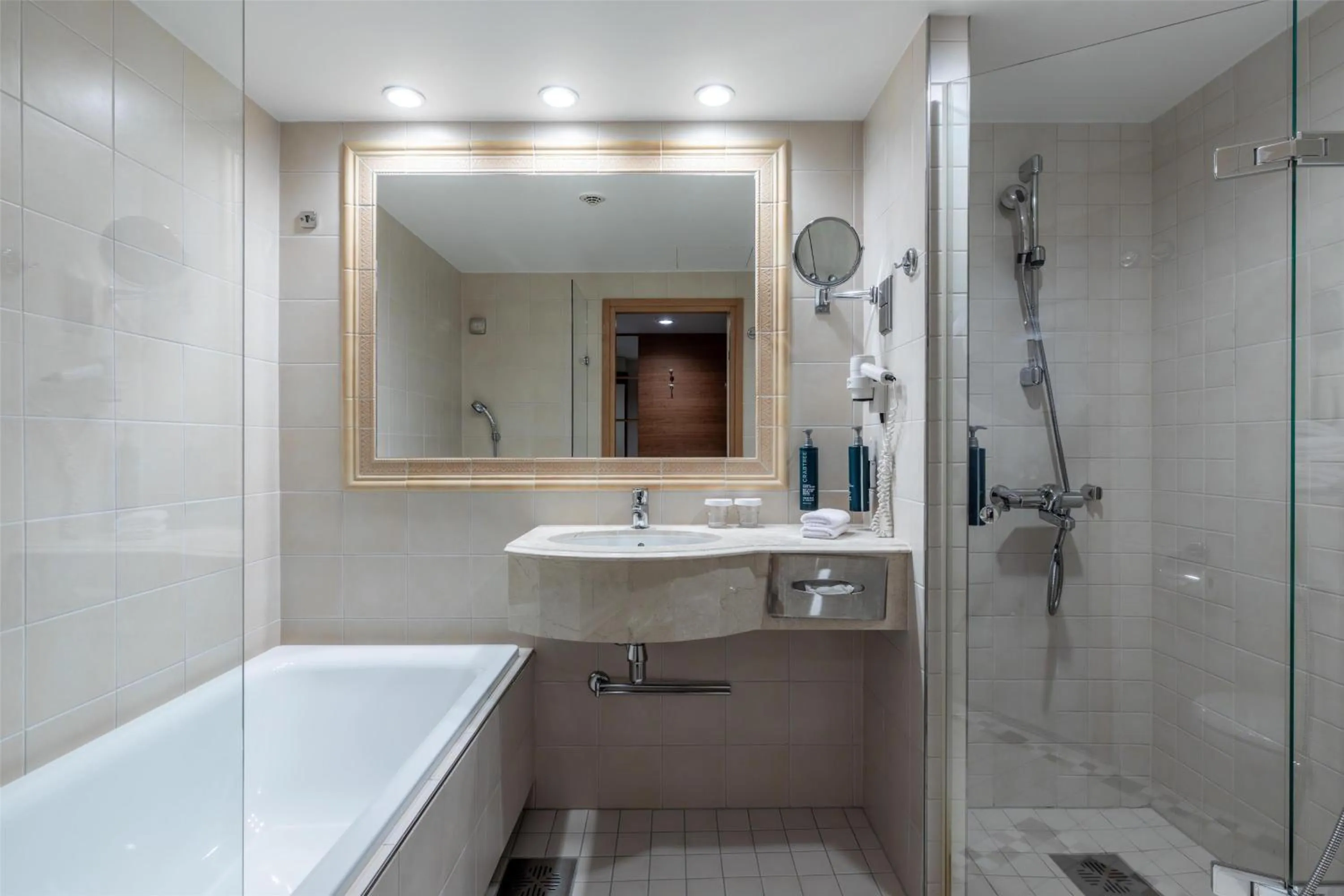 Bathroom in Hilton Helsinki Kalastajatorppa