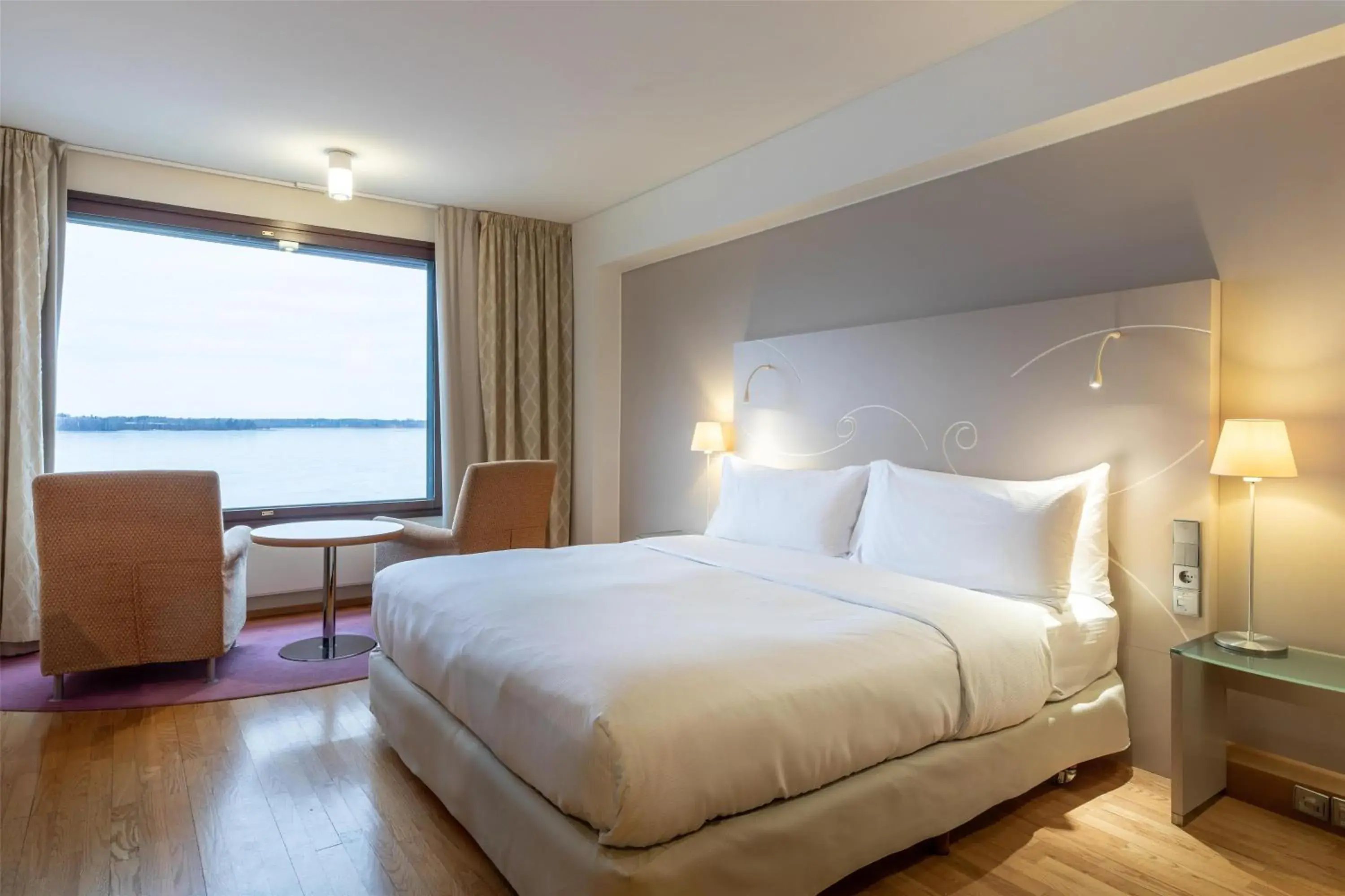 Bed in Hilton Helsinki Kalastajatorppa Bed in Hilton Helsinki Kalastajatorppa