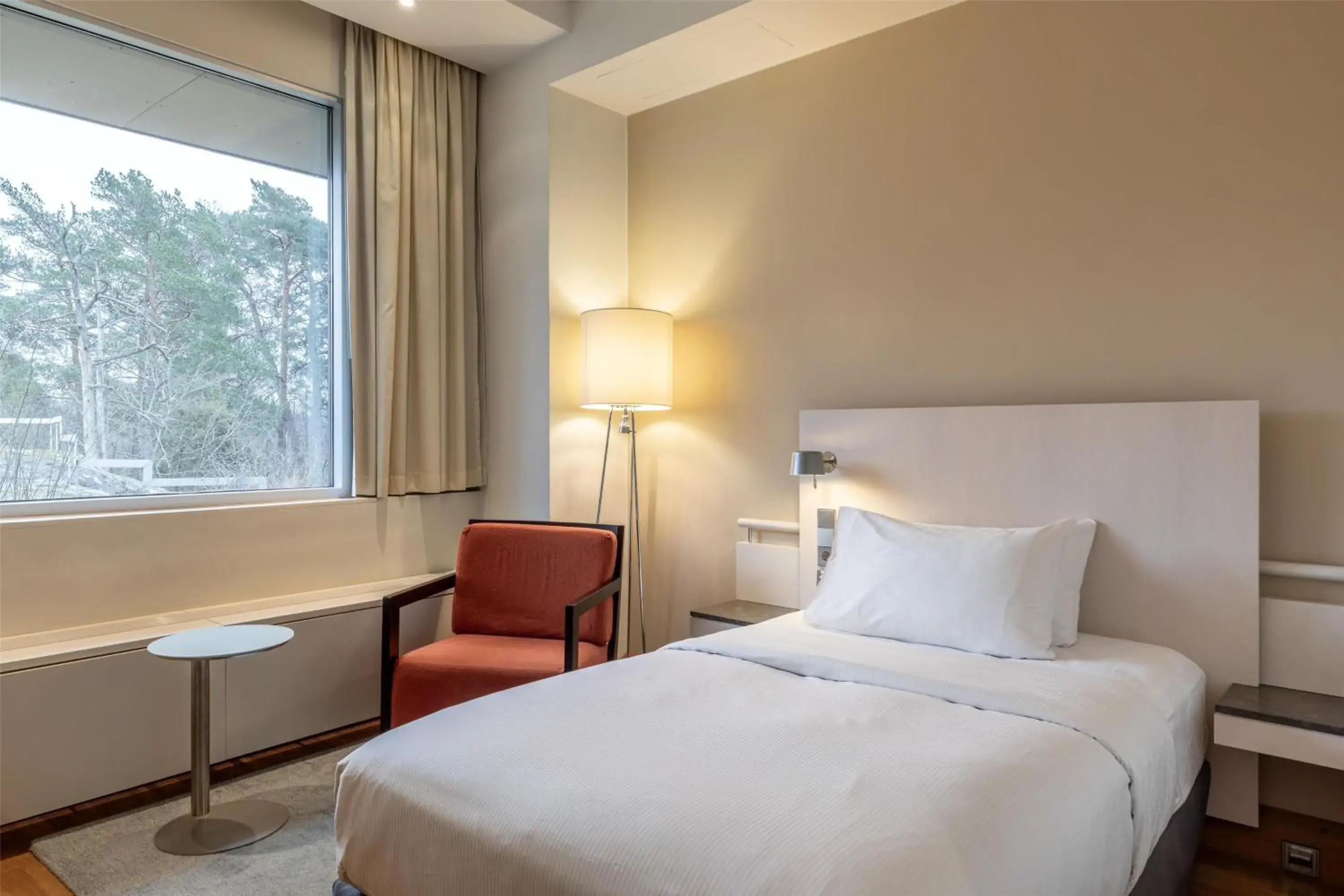 Bed in Hilton Helsinki Kalastajatorppa Bed in Hilton Helsinki Kalastajatorppa