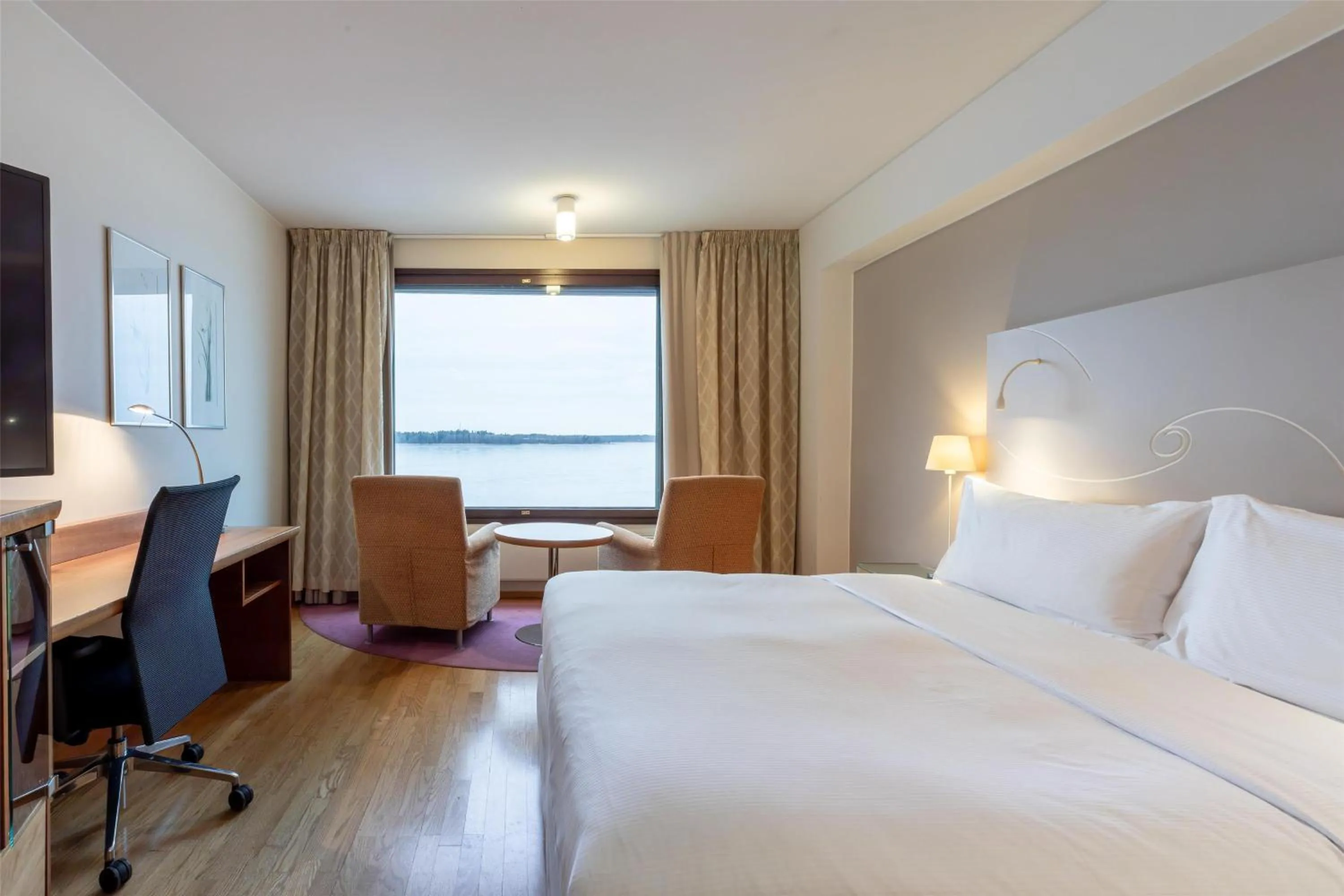 Bed in Hilton Helsinki Kalastajatorppa