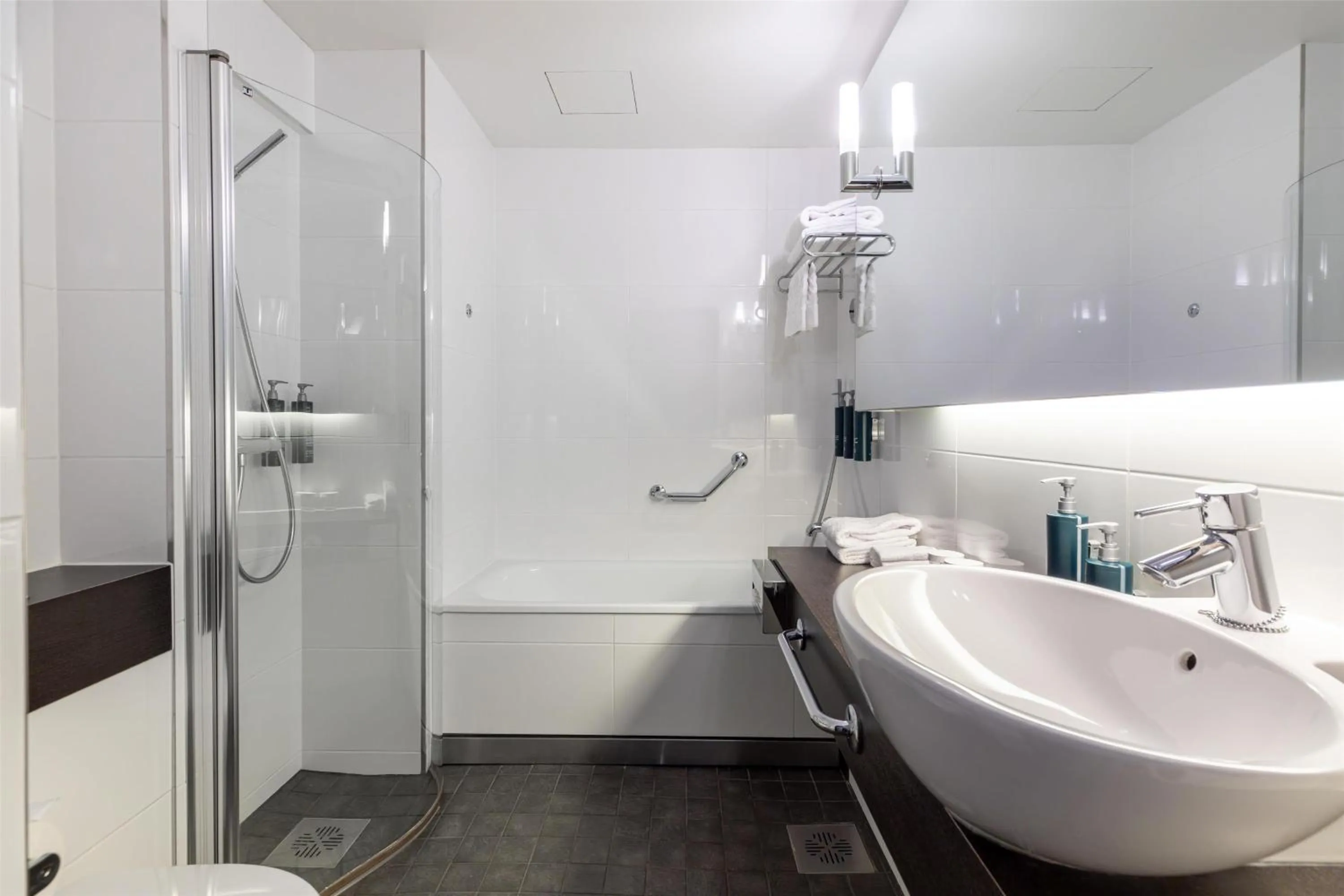 Bathroom in Hilton Helsinki Kalastajatorppa