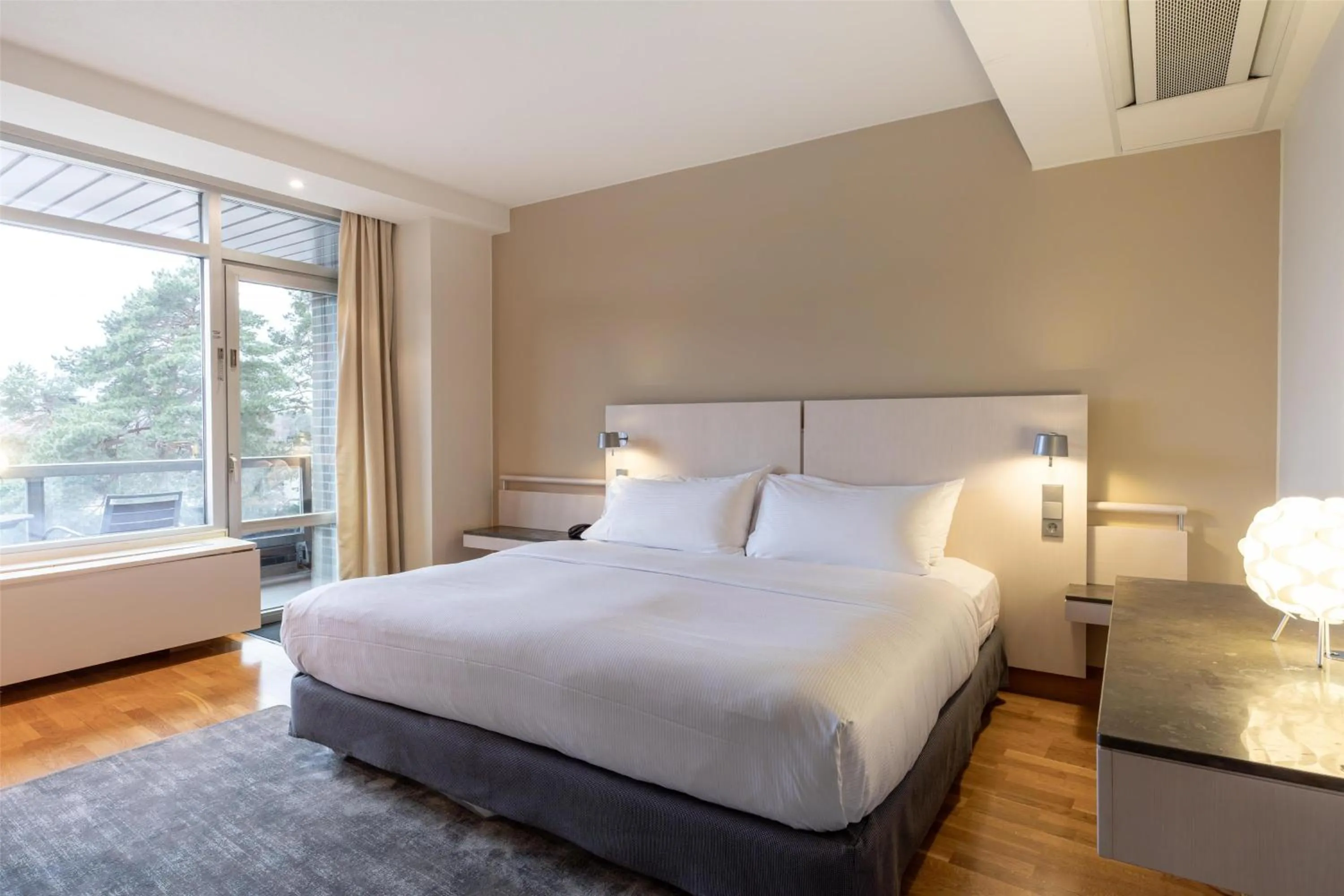 Bed in Hilton Helsinki Kalastajatorppa