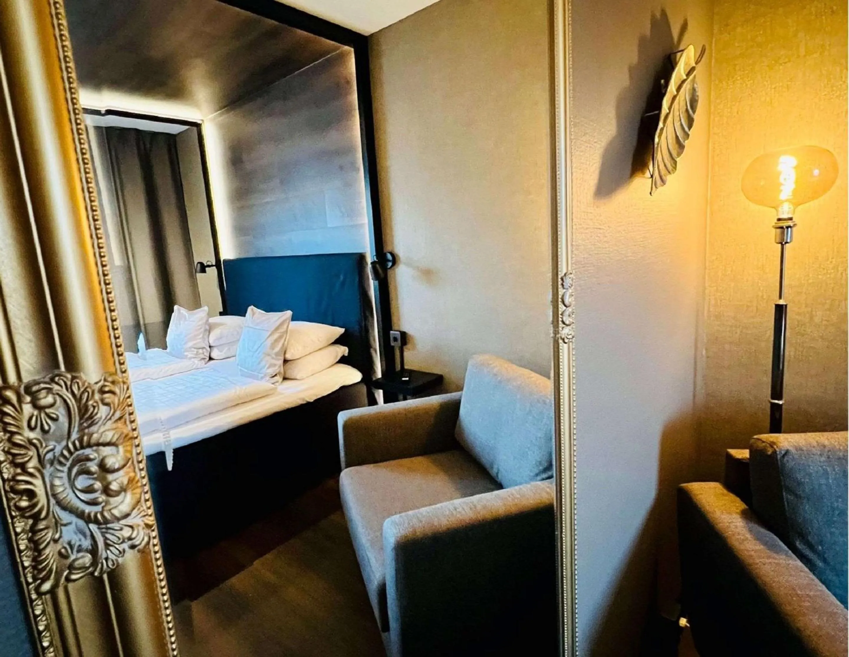 Bedroom, Bed in Palm Tree Hotel, Best Western Signature Collection